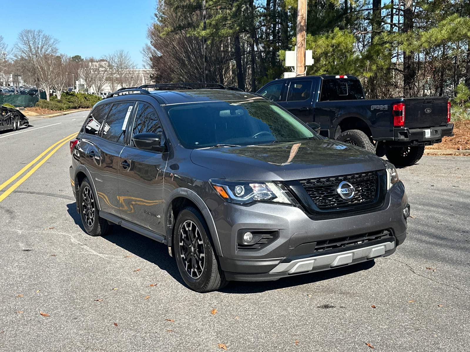 2019 Nissan Pathfinder SV 1