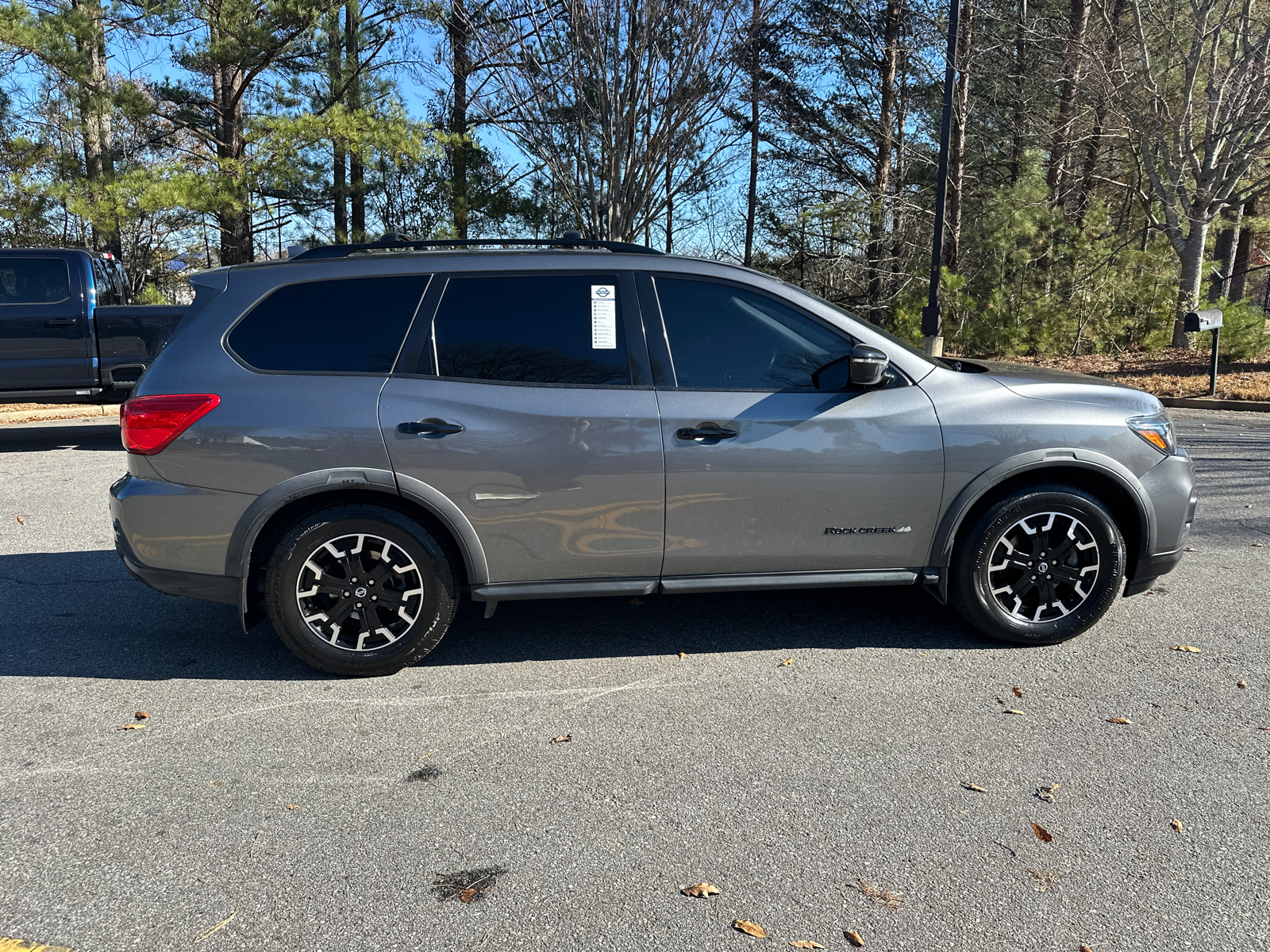 2019 Nissan Pathfinder SV 8