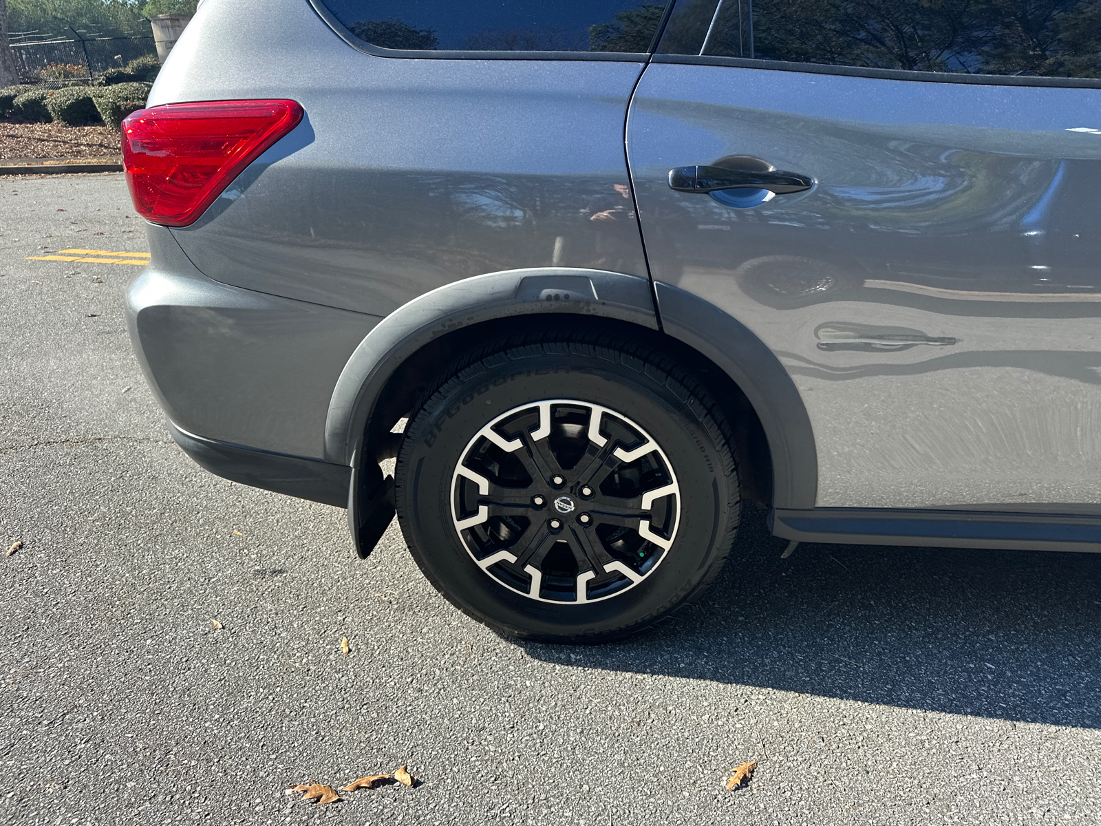 2019 Nissan Pathfinder SV 17