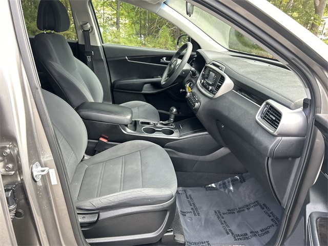 2017 Kia Sorento LX 38