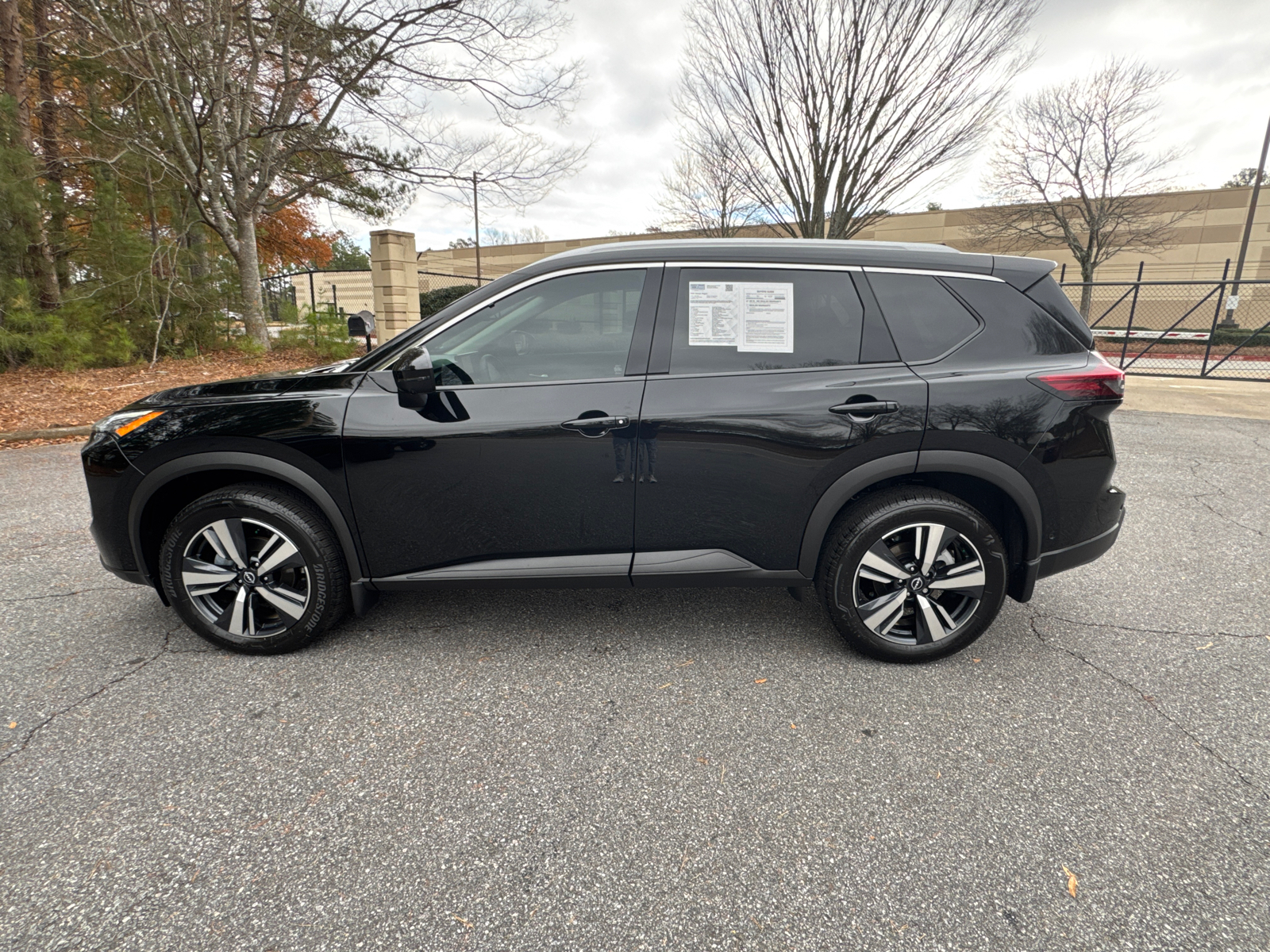 2024 Nissan Rogue SL 4