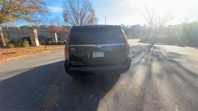 2017 Cadillac Escalade Luxury 3