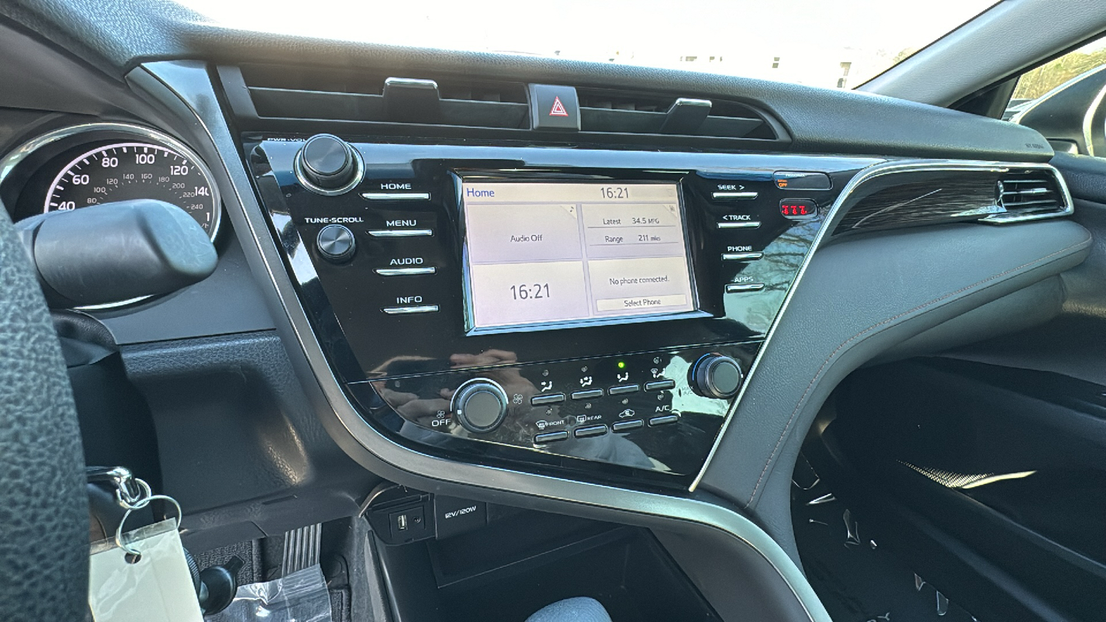 2018 Toyota Camry LE 26