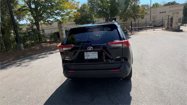 2021 Toyota RAV4 LE 7