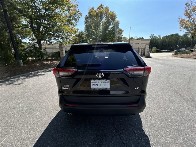 2021 Toyota RAV4 LE 12