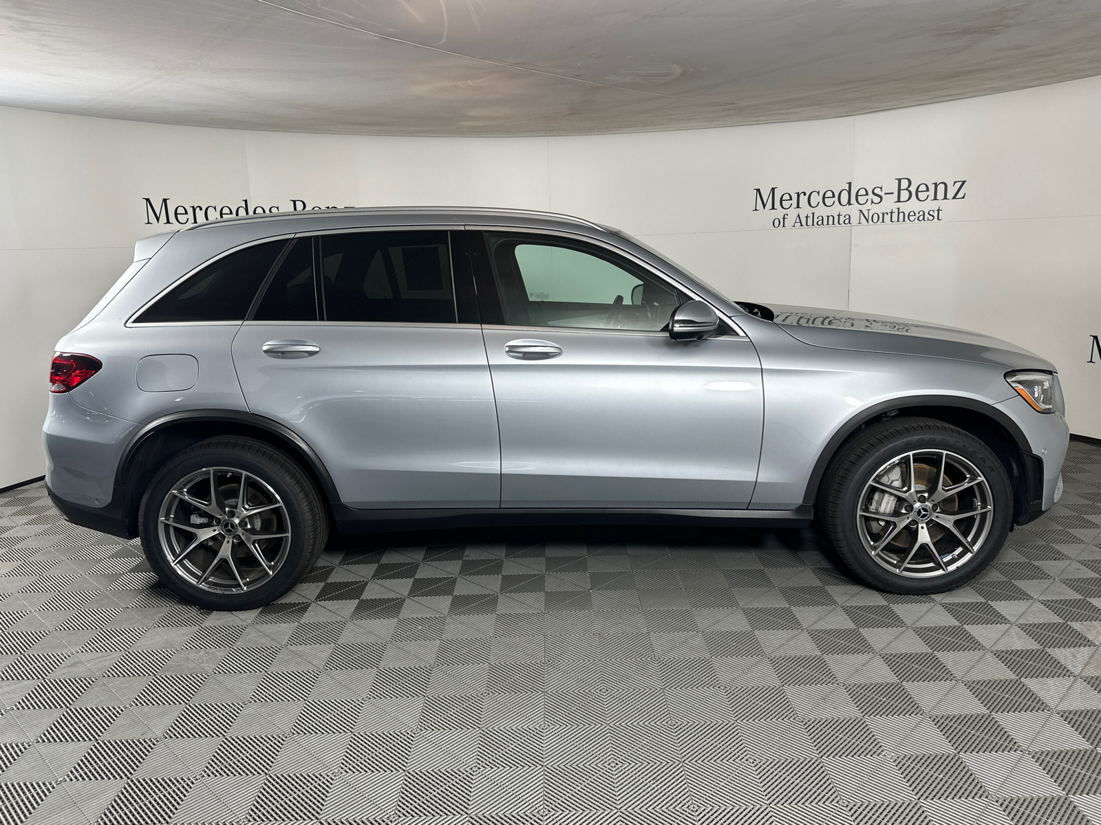 2022 Mercedes-Benz GLC GLC 300 8