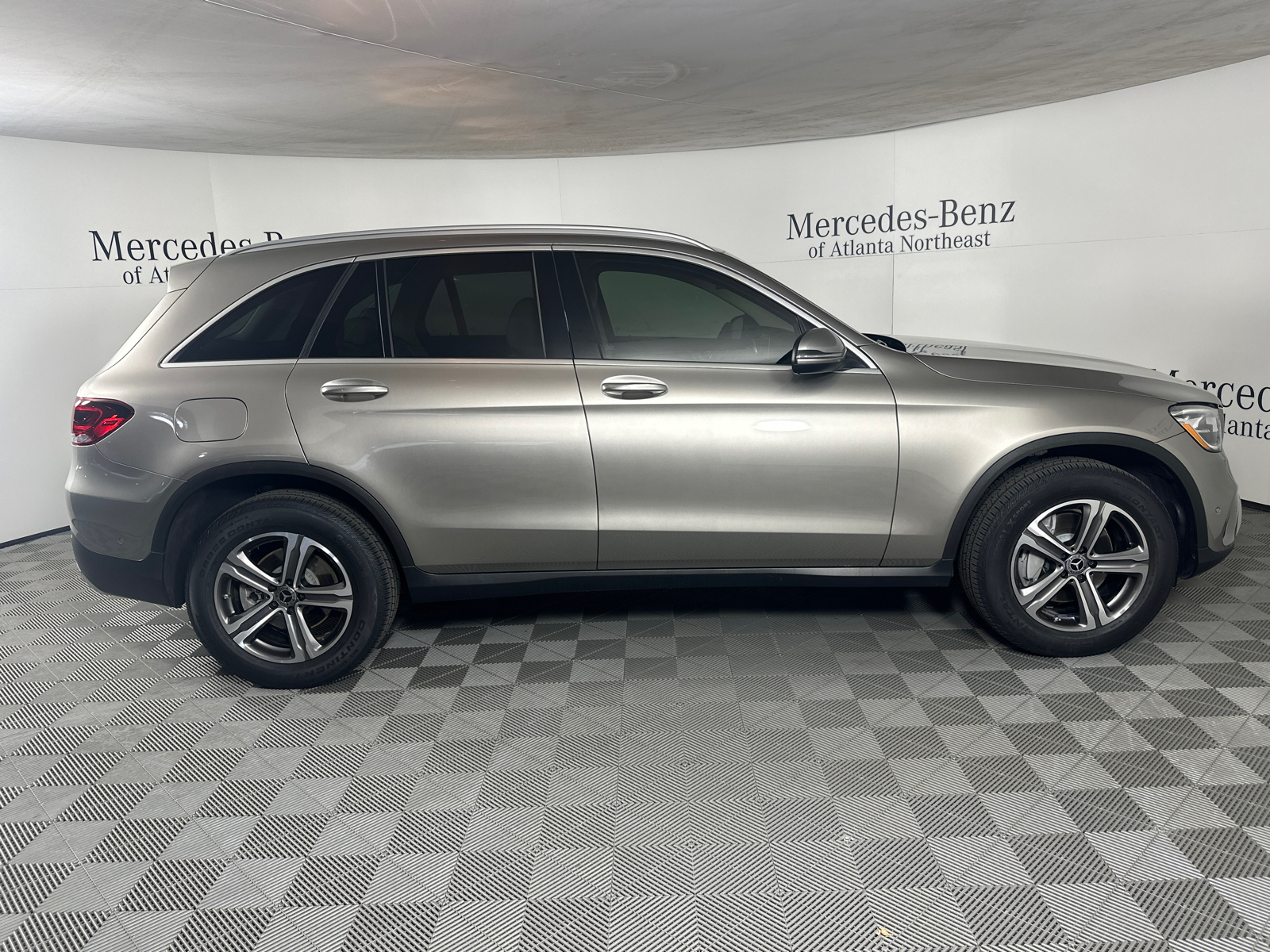 2021 Mercedes-Benz GLC GLC 300 8