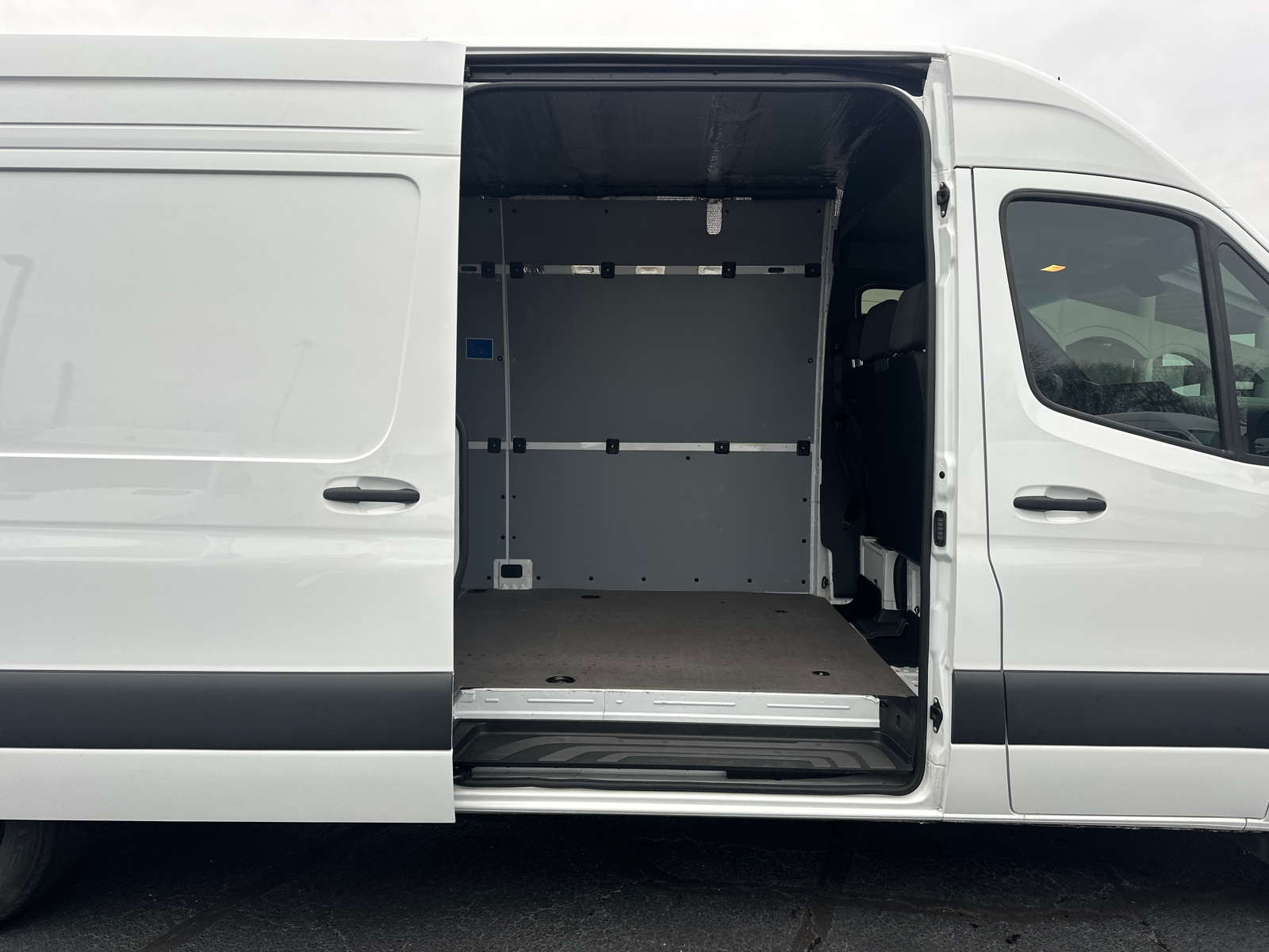 2024 Mercedes-Benz Sprinter 2500 Cargo 170 WB 16