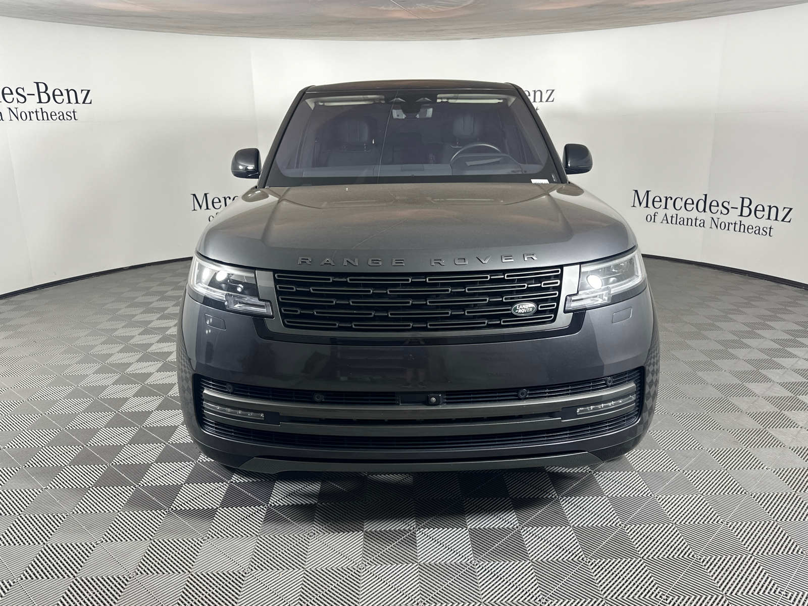 2023 Land Rover Range Rover SE 2