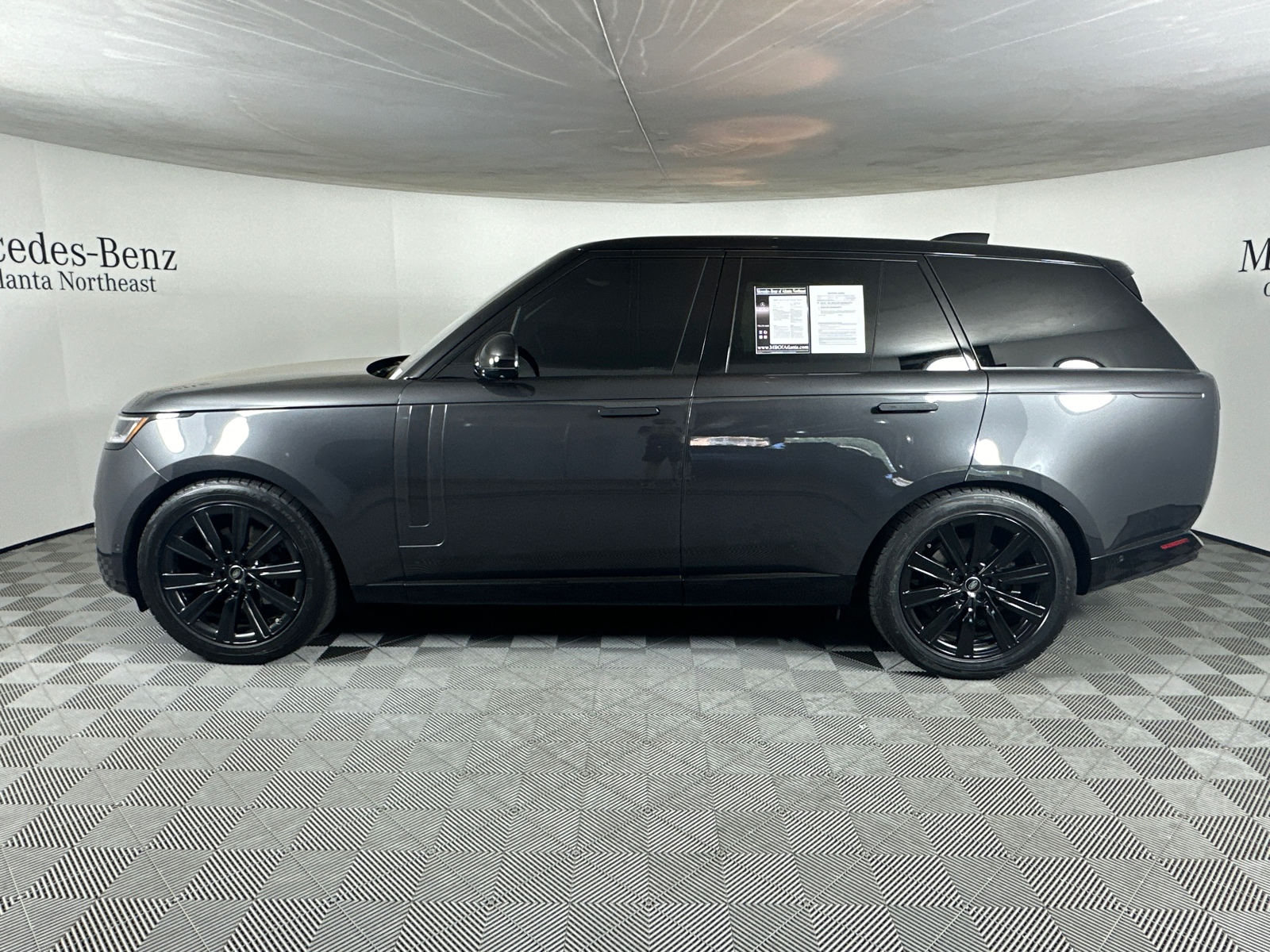 2023 Land Rover Range Rover SE 4