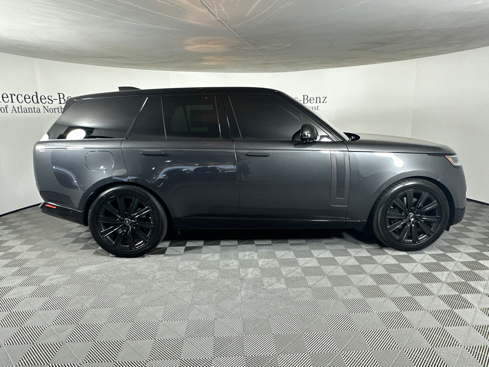 2023 Land Rover Range Rover SE 8