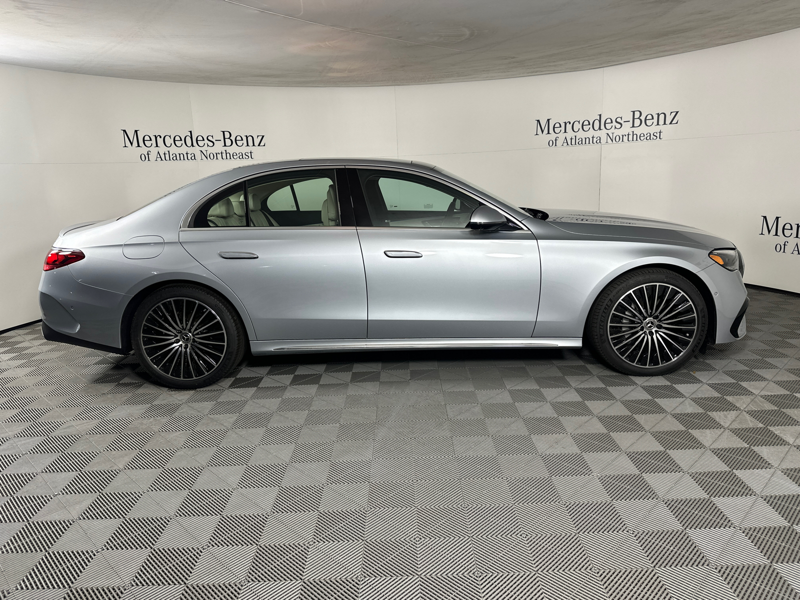 2025 Mercedes-Benz E-Class E 350 8