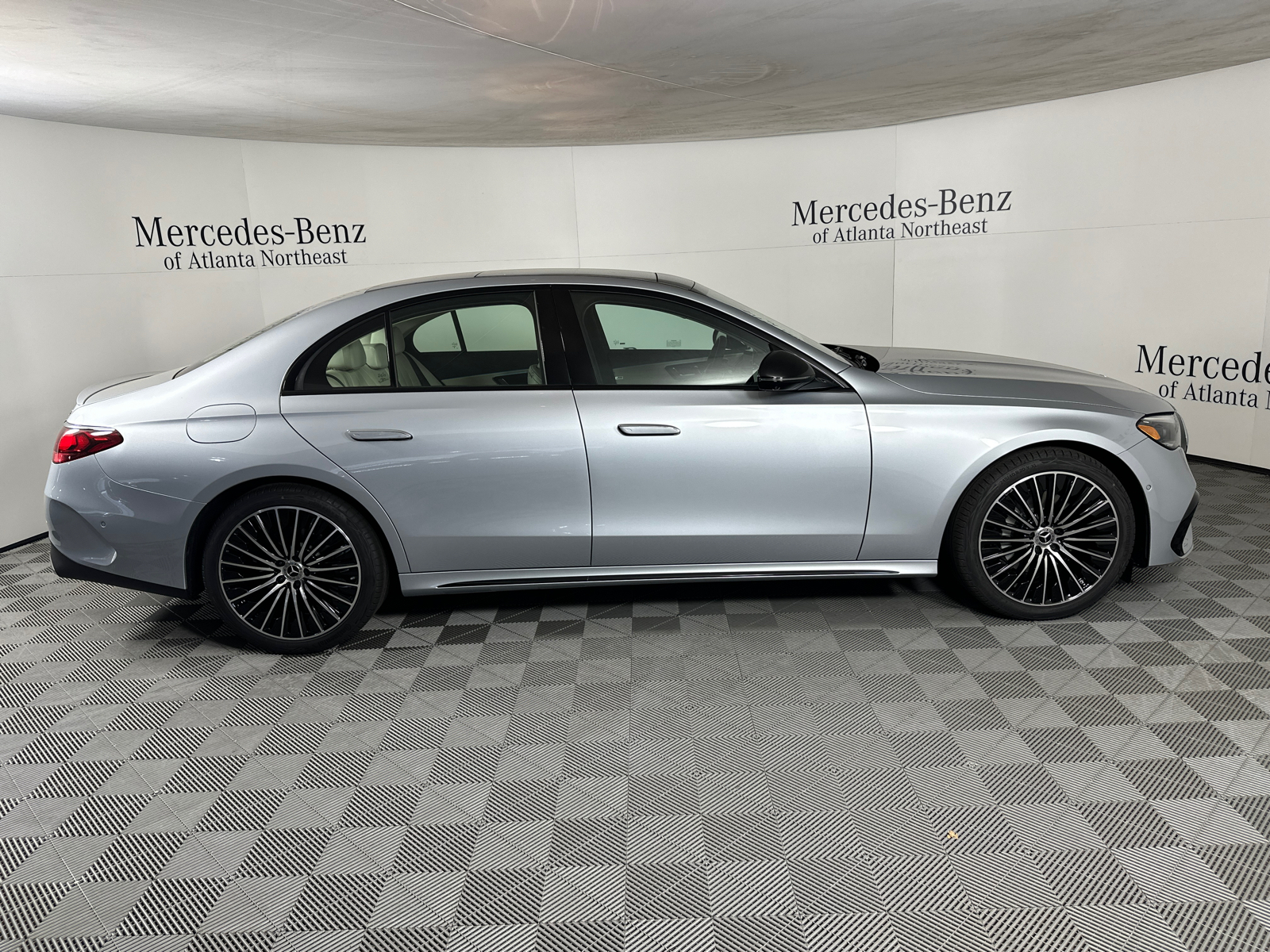 2025 Mercedes-Benz E-Class E 350 8