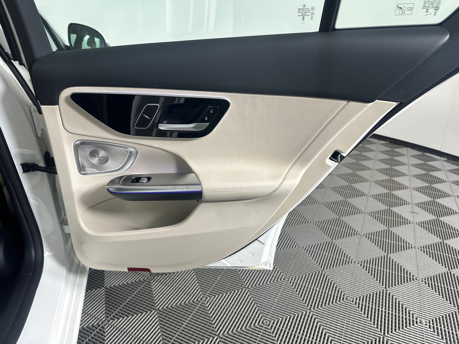 2025 Mercedes-Benz C-Class C 300 18