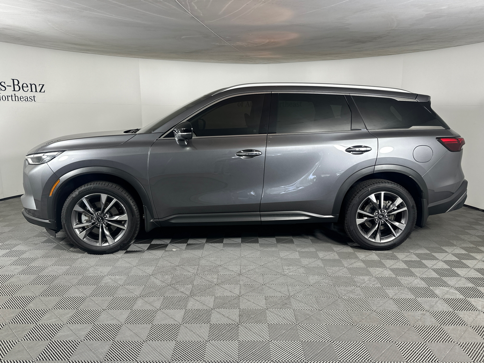 2023 INFINITI QX60 LUXE 4