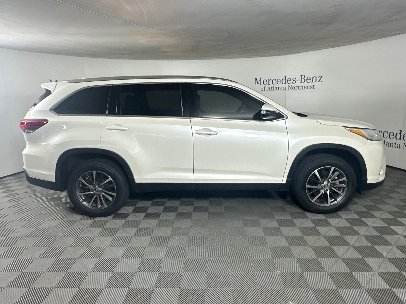 2019 Toyota Highlander XLE 8