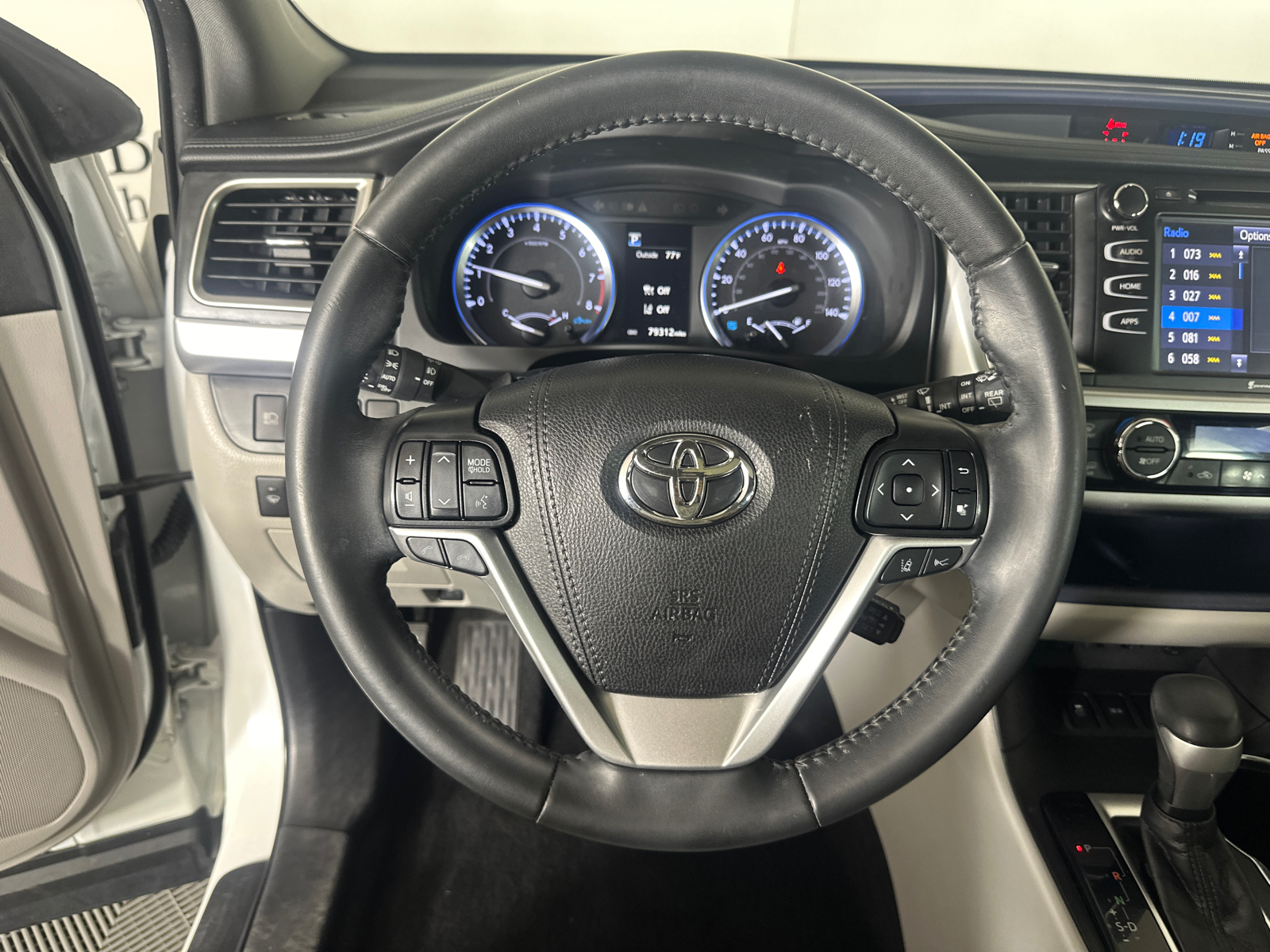 2019 Toyota Highlander XLE 24