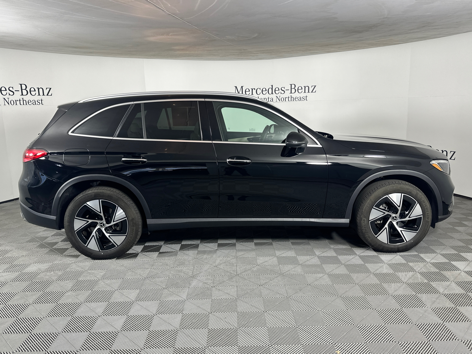 2024 Mercedes-Benz GLC GLC 300 8