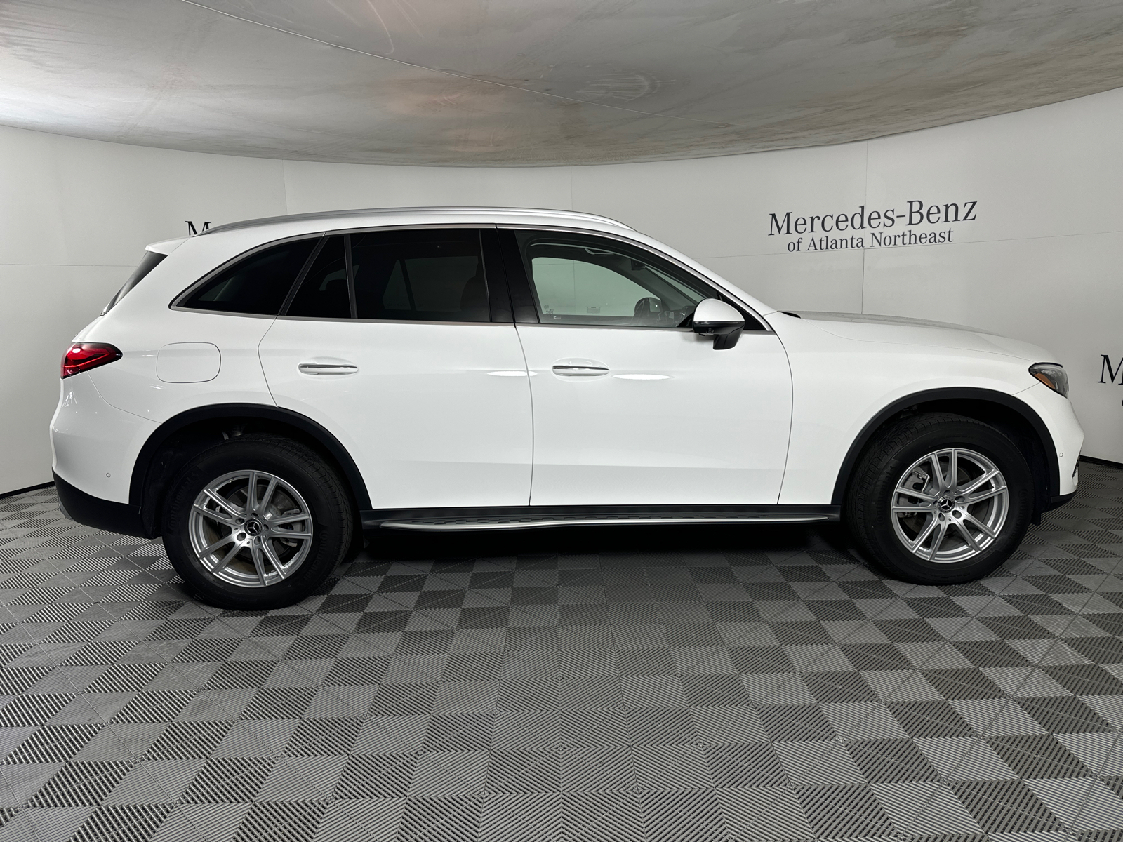 2023 Mercedes-Benz GLC GLC 300 8