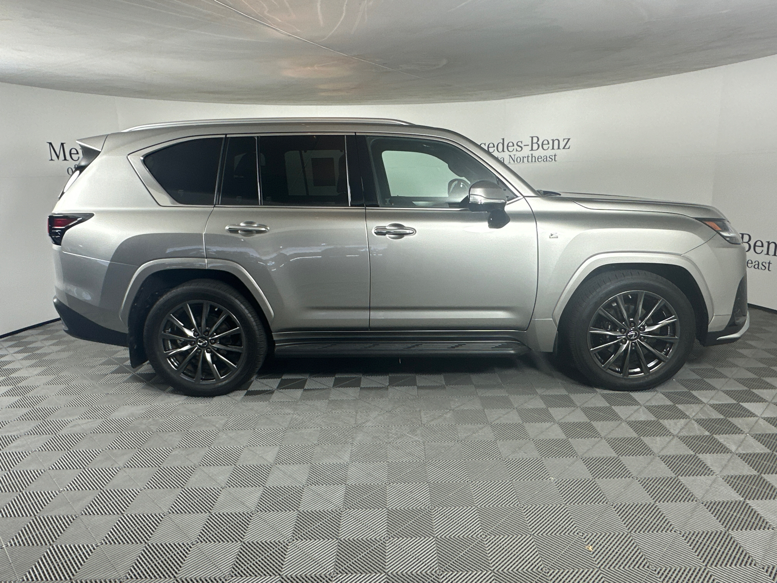 2023 Lexus LX 600 F SPORT 8