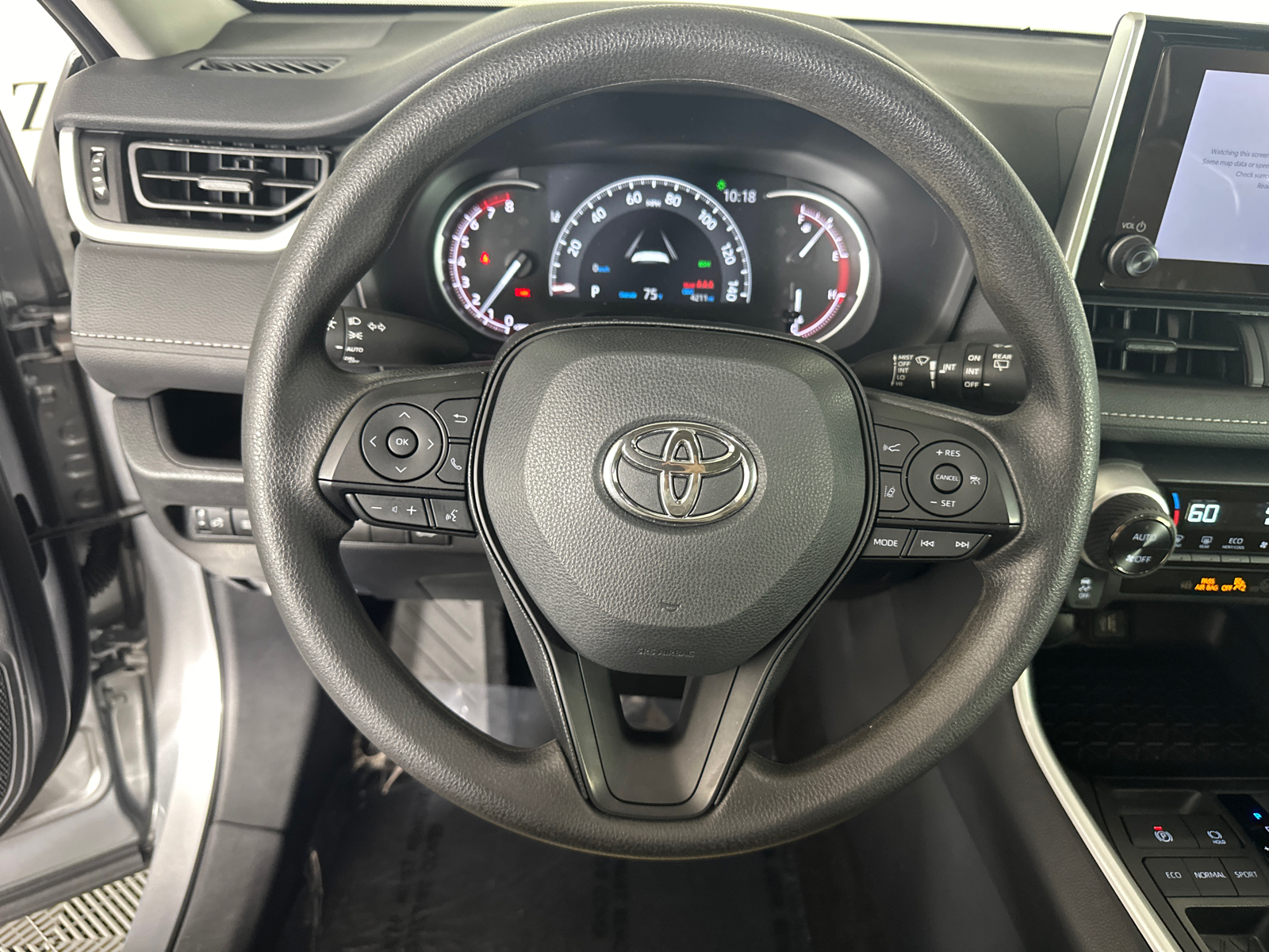 2024 Toyota RAV4 XLE 23