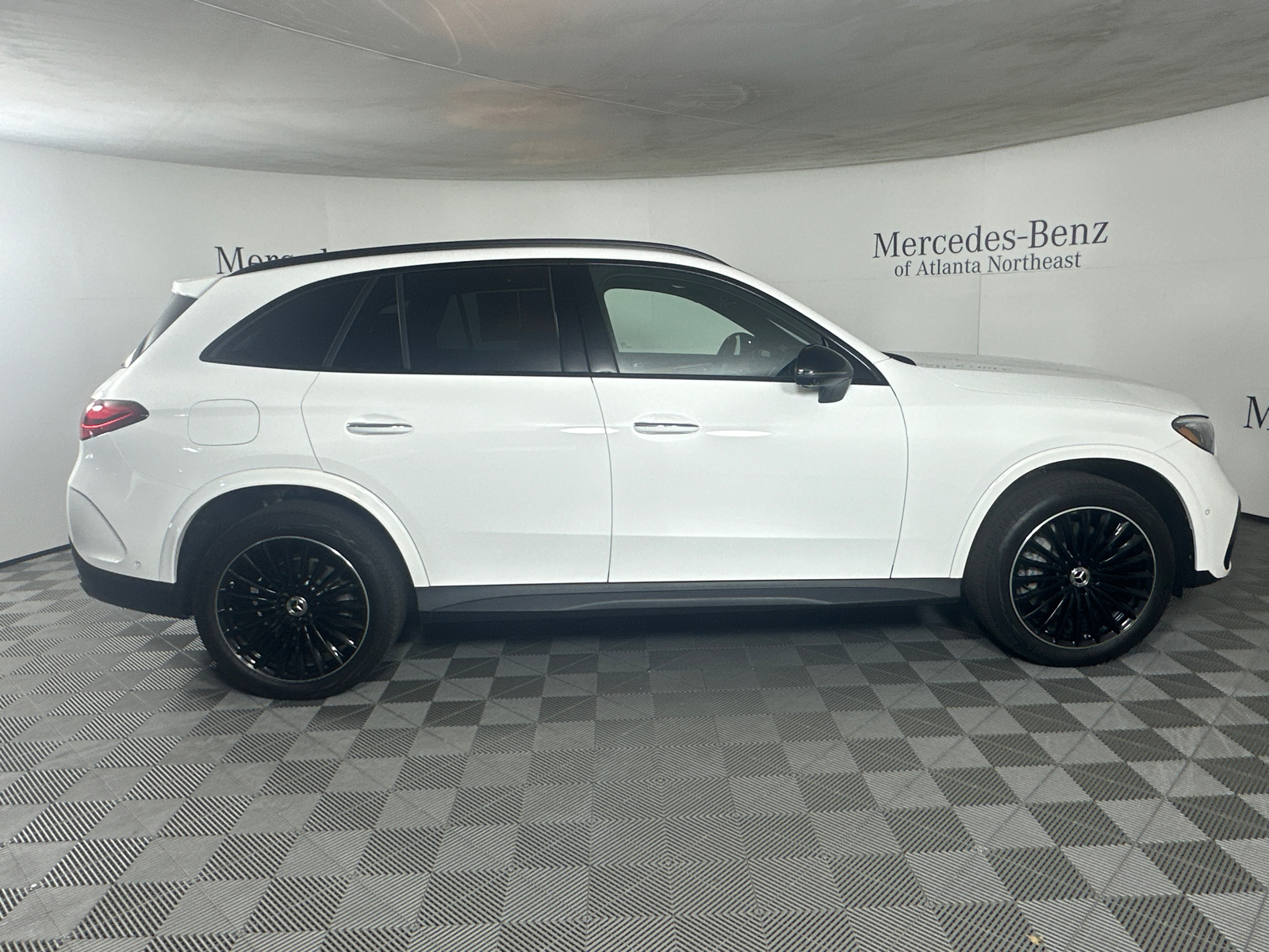 2024 Mercedes-Benz GLC GLC 300 8