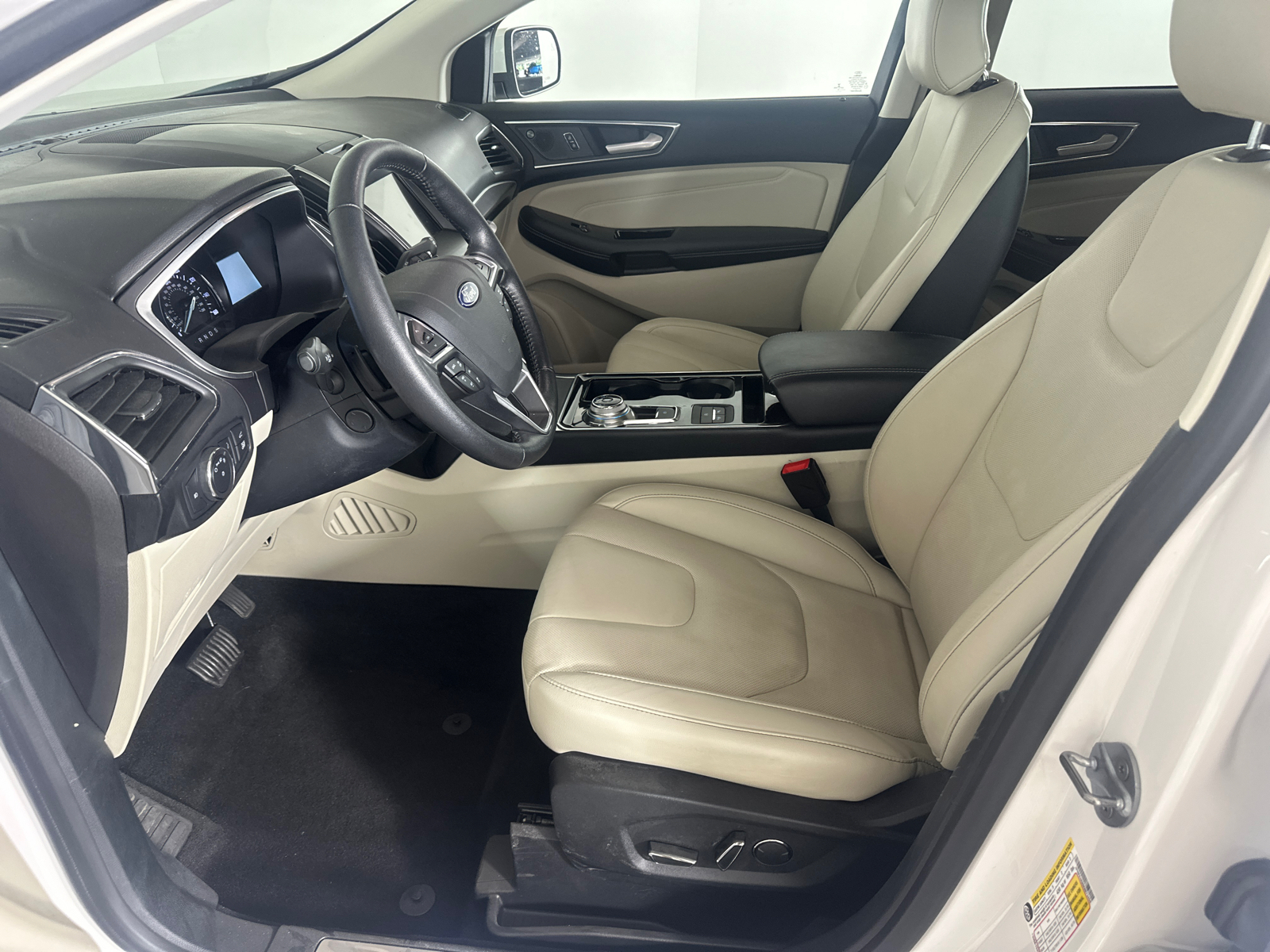 2019 Ford Edge Titanium 9