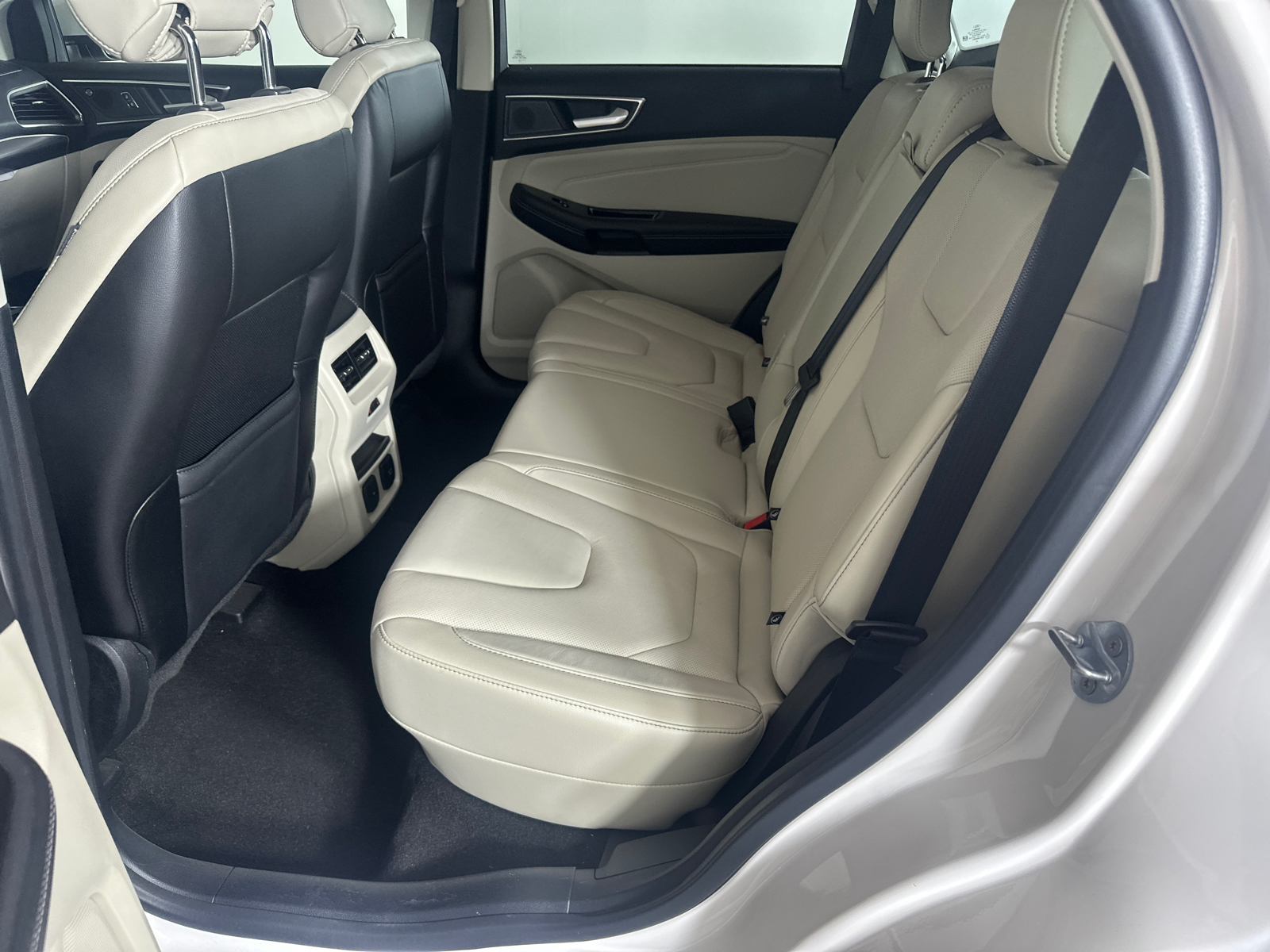 2019 Ford Edge Titanium 21