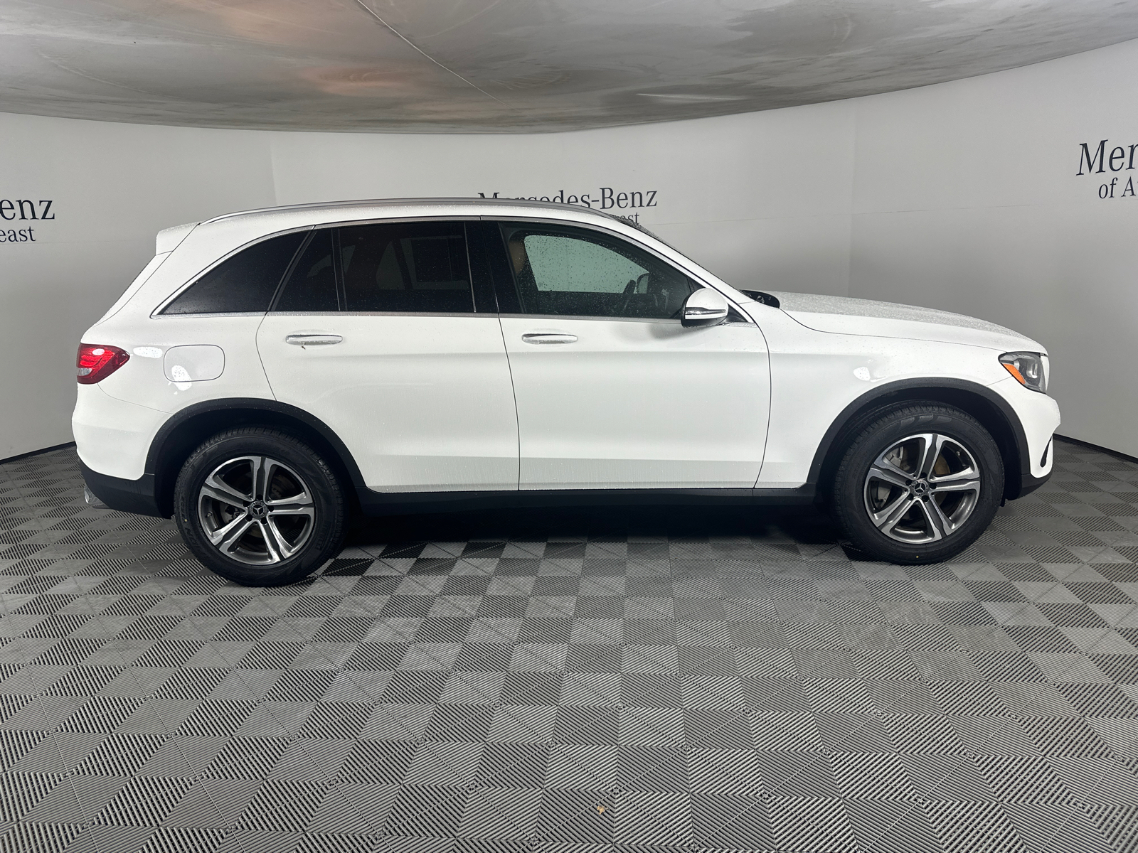 2019 Mercedes-Benz GLC GLC 300 8