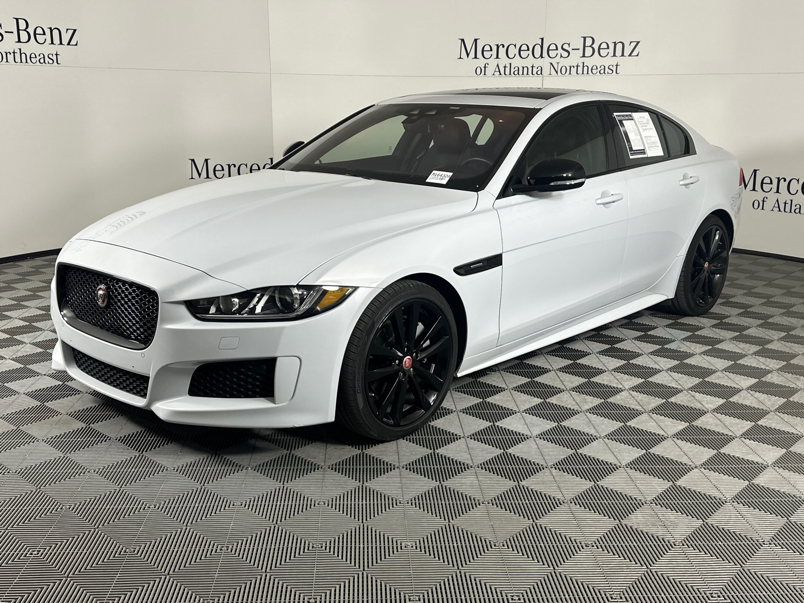 2019 Jaguar XE 25t 3