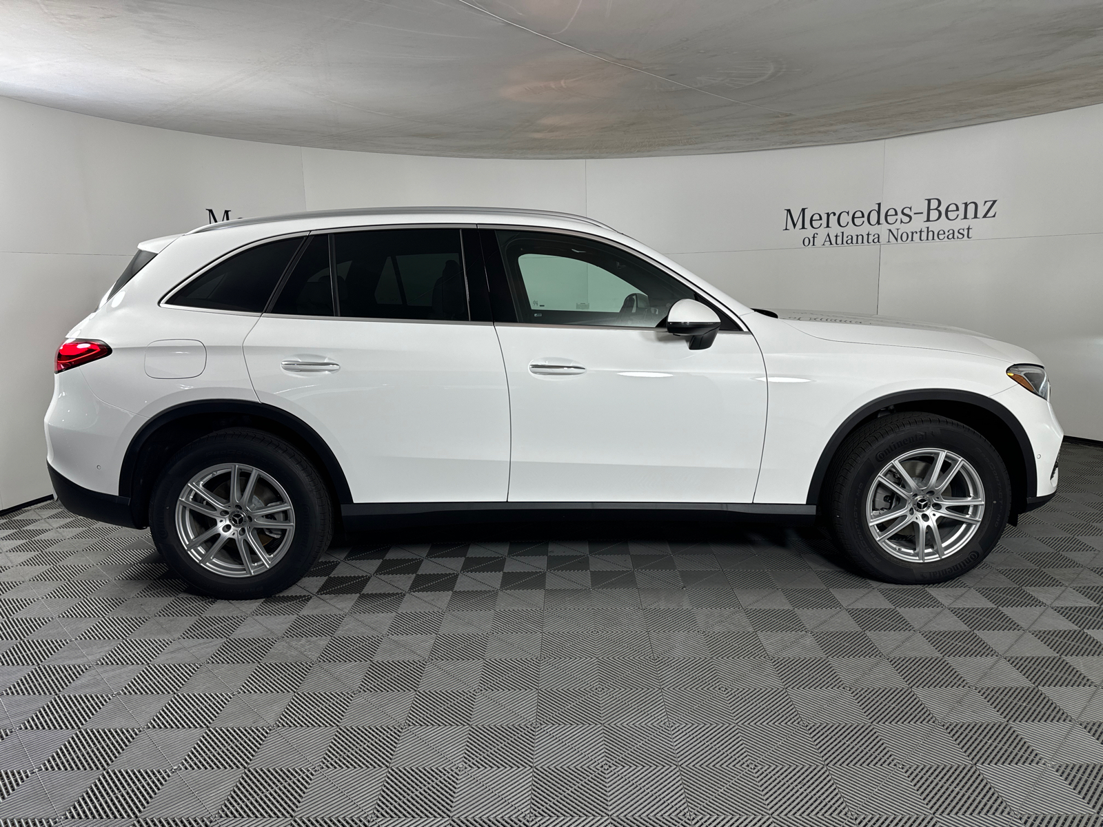 2025 Mercedes-Benz GLC GLC 300 8