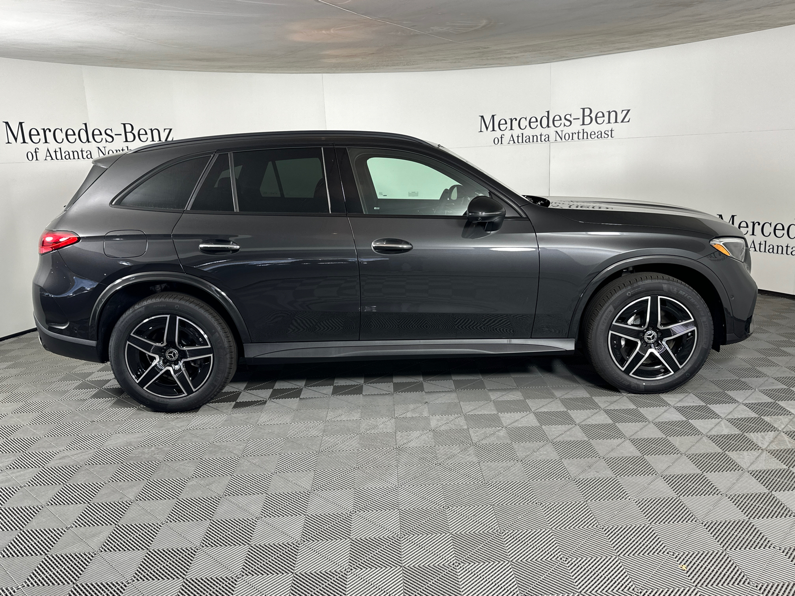 2025 Mercedes-Benz GLC GLC 300 8