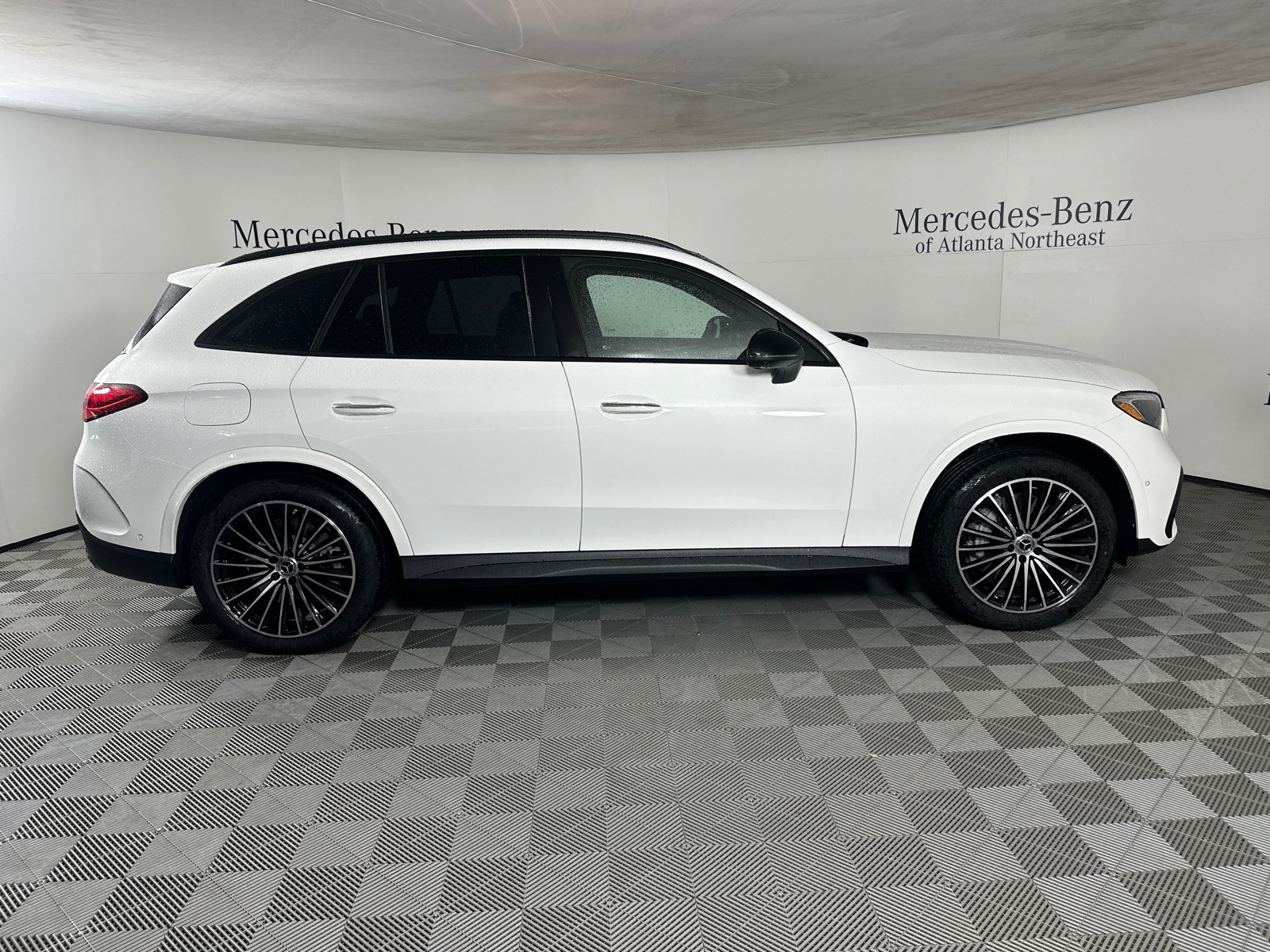 2025 Mercedes-Benz GLC GLC 350e 8