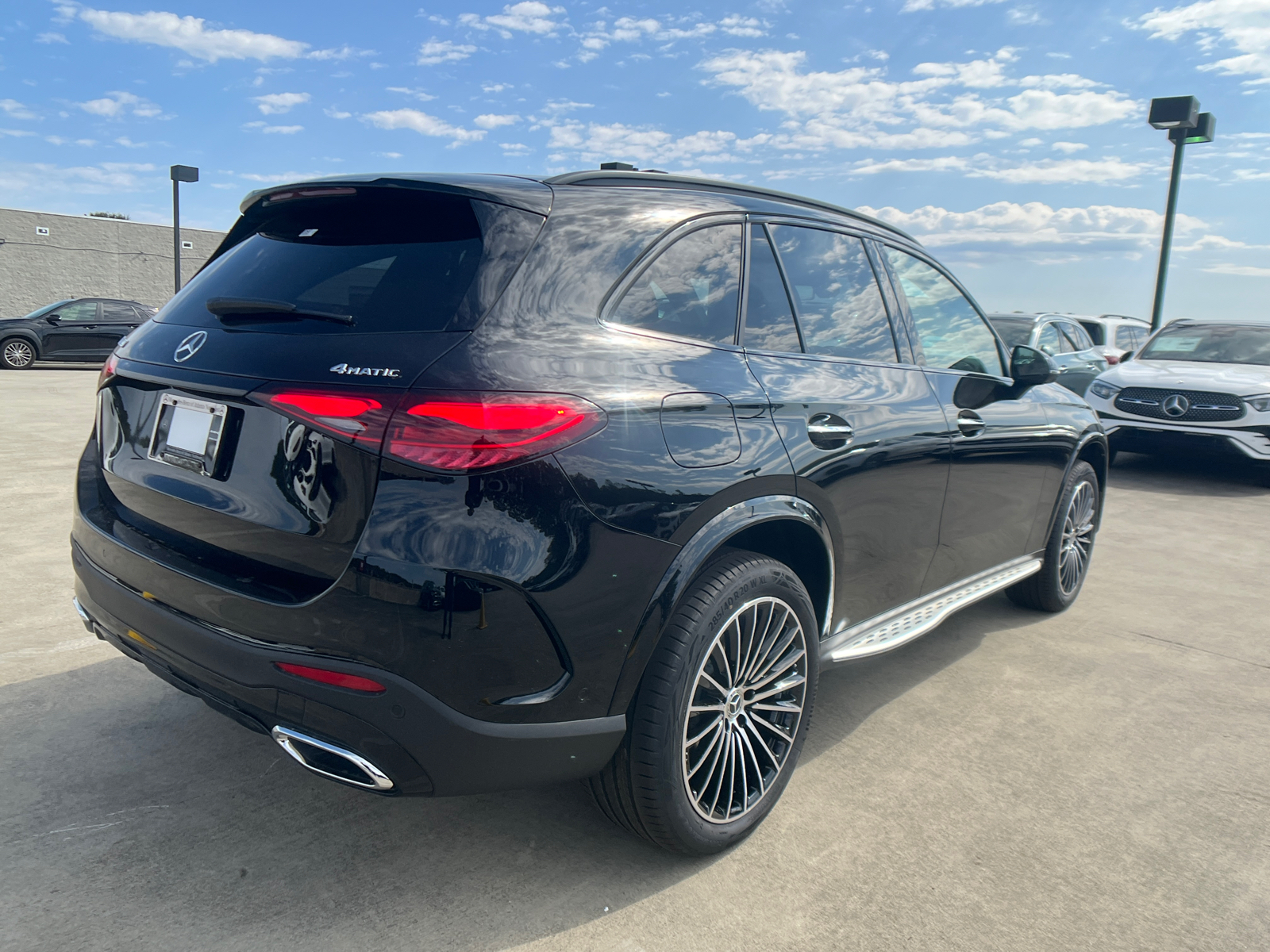 2025 Mercedes-Benz GLC GLC 300 8