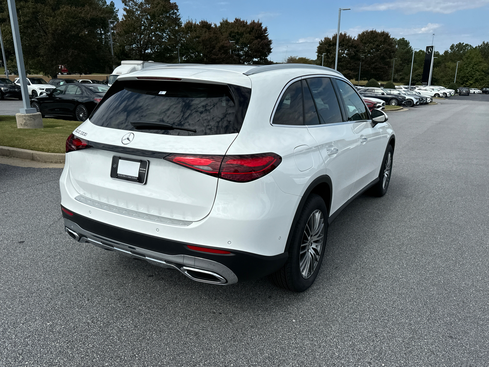 2025 Mercedes-Benz GLC GLC 300 8