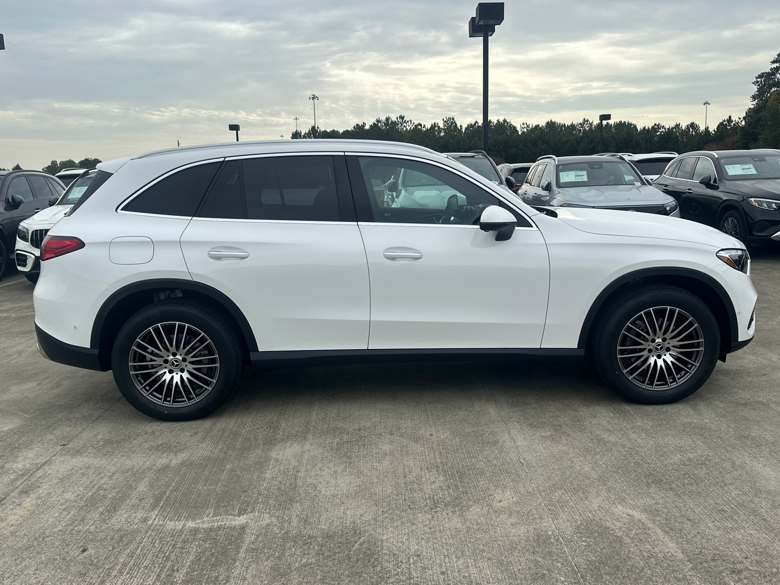 2025 Mercedes-Benz GLC GLC 300 9