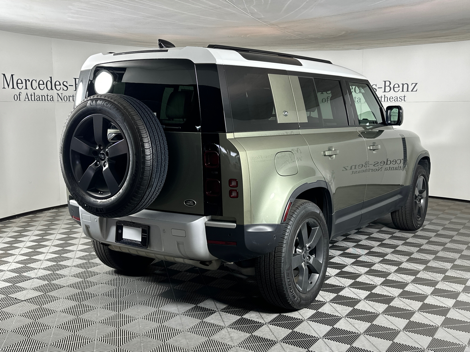 2021 Land Rover Defender 110 SE 7