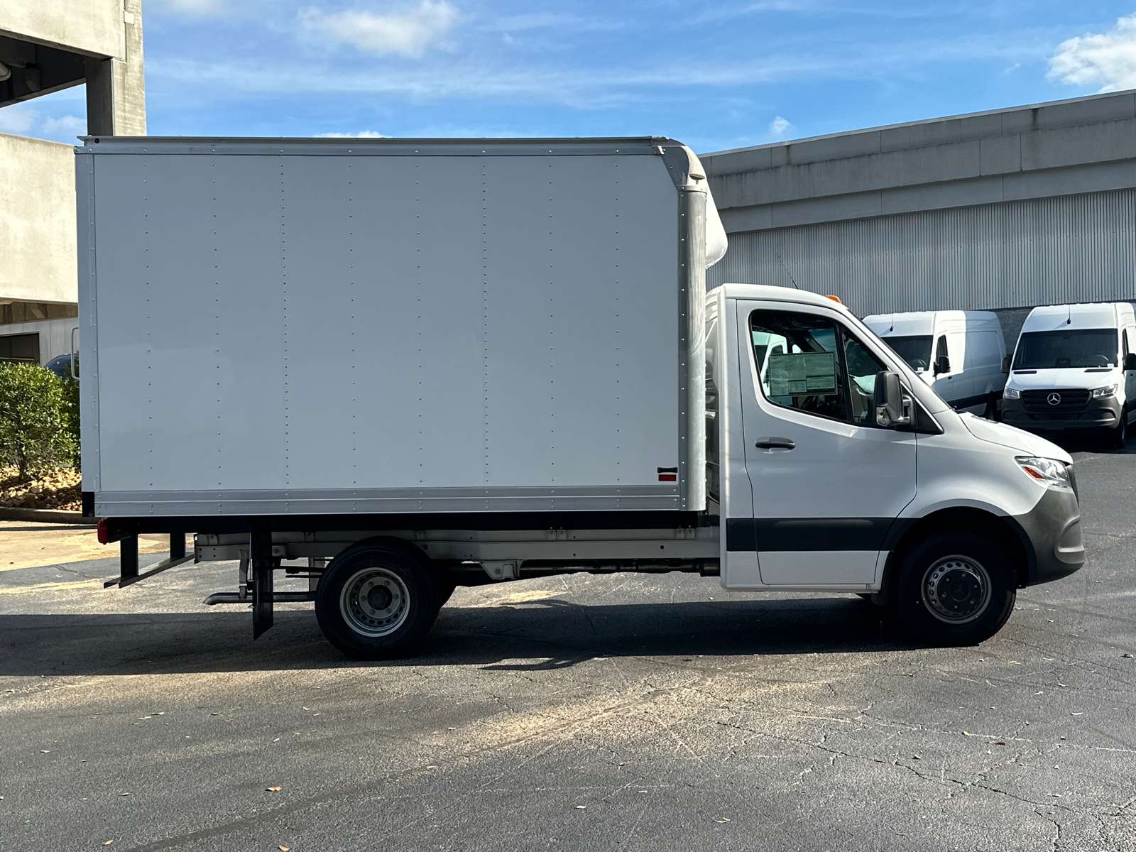 2024 Mercedes-Benz Sprinter 3500 Cab Chassis 144 WB 8