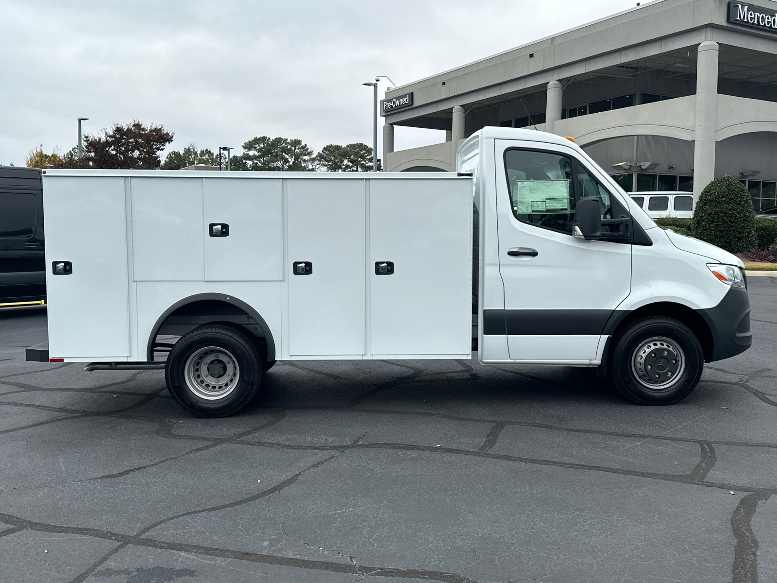 2024 Mercedes-Benz Sprinter 3500 Cab Chassis 144 WB 8