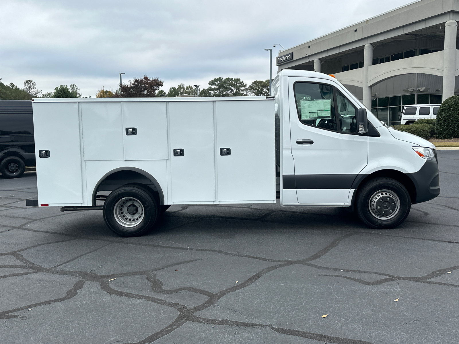 2024 Mercedes-Benz Sprinter 3500 Cab Chassis 144 WB 8