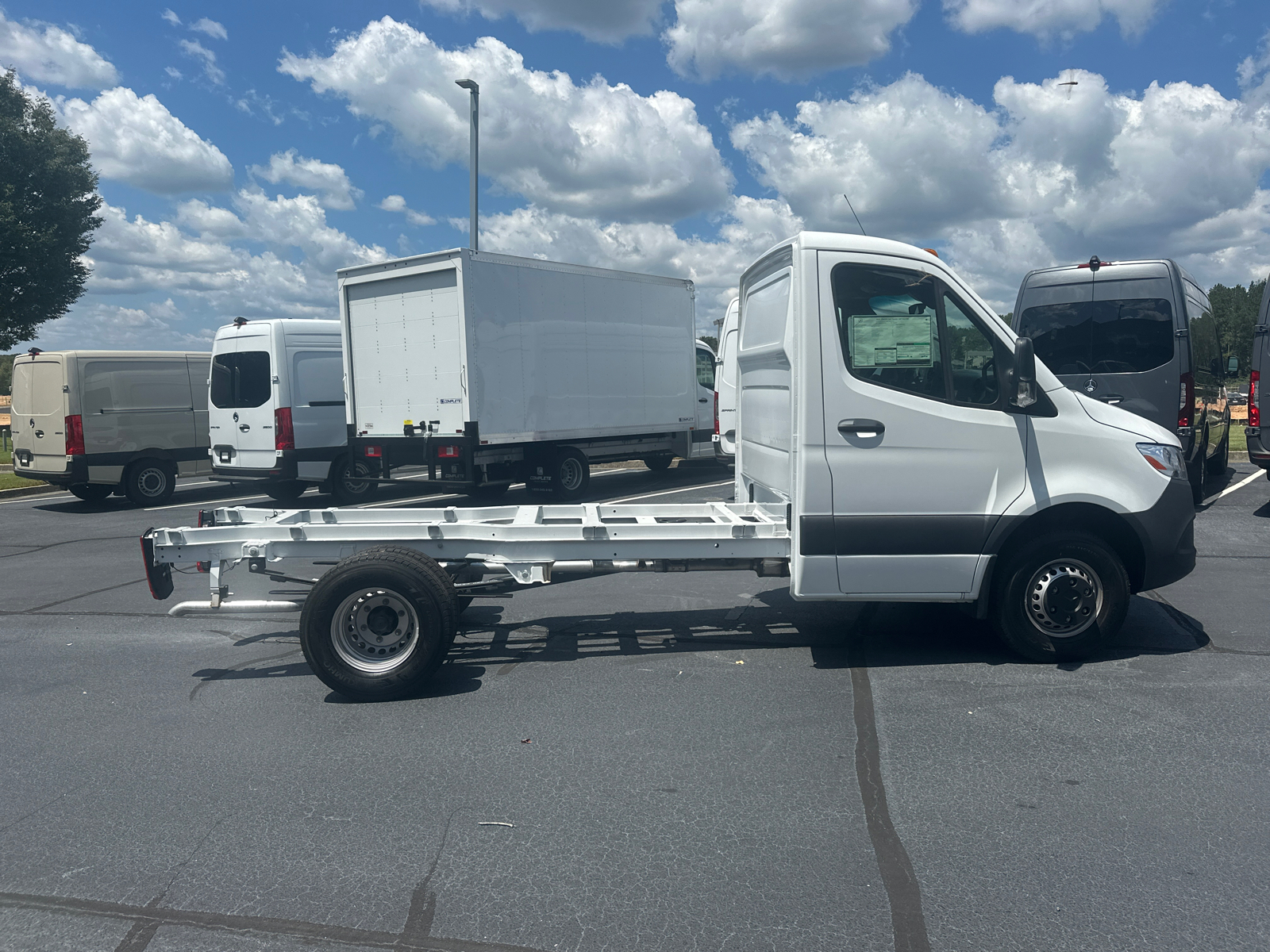 2024 Mercedes-Benz Sprinter 3500 Cab Chassis 144 WB 8