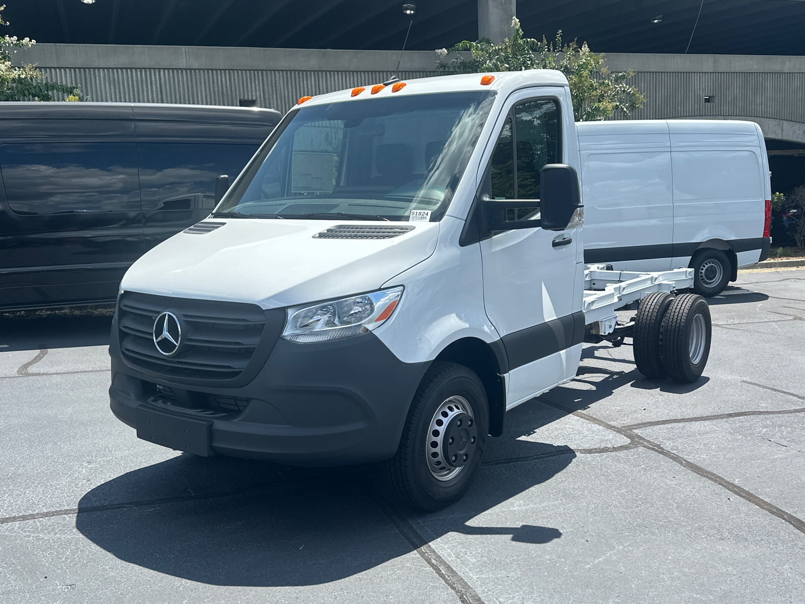 2024 Mercedes-Benz Sprinter 3500 Cab Chassis 144 WB 3