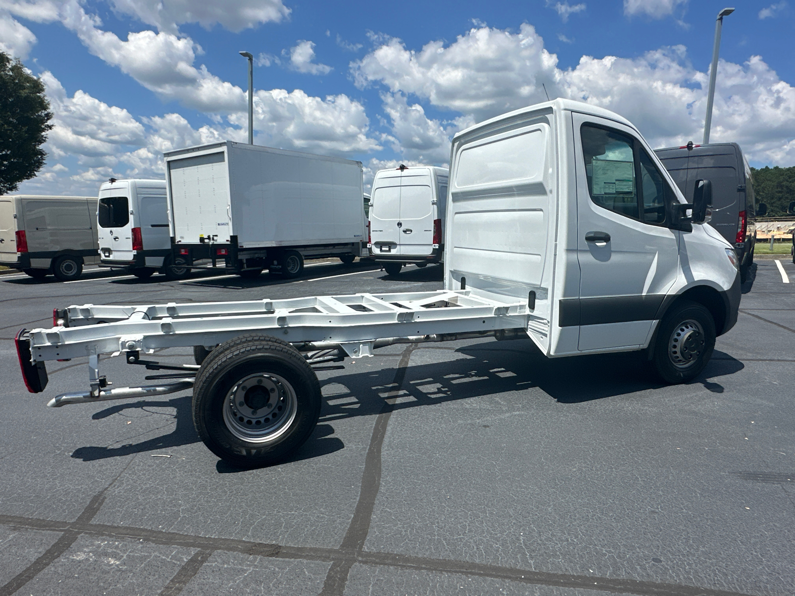 2024 Mercedes-Benz Sprinter 3500 Cab Chassis 144 WB 8