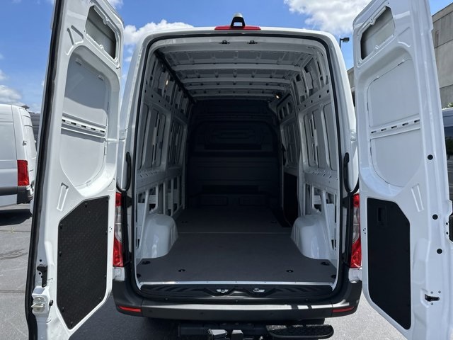 2024 Mercedes-Benz Sprinter 2500 Cargo 144 WB 2