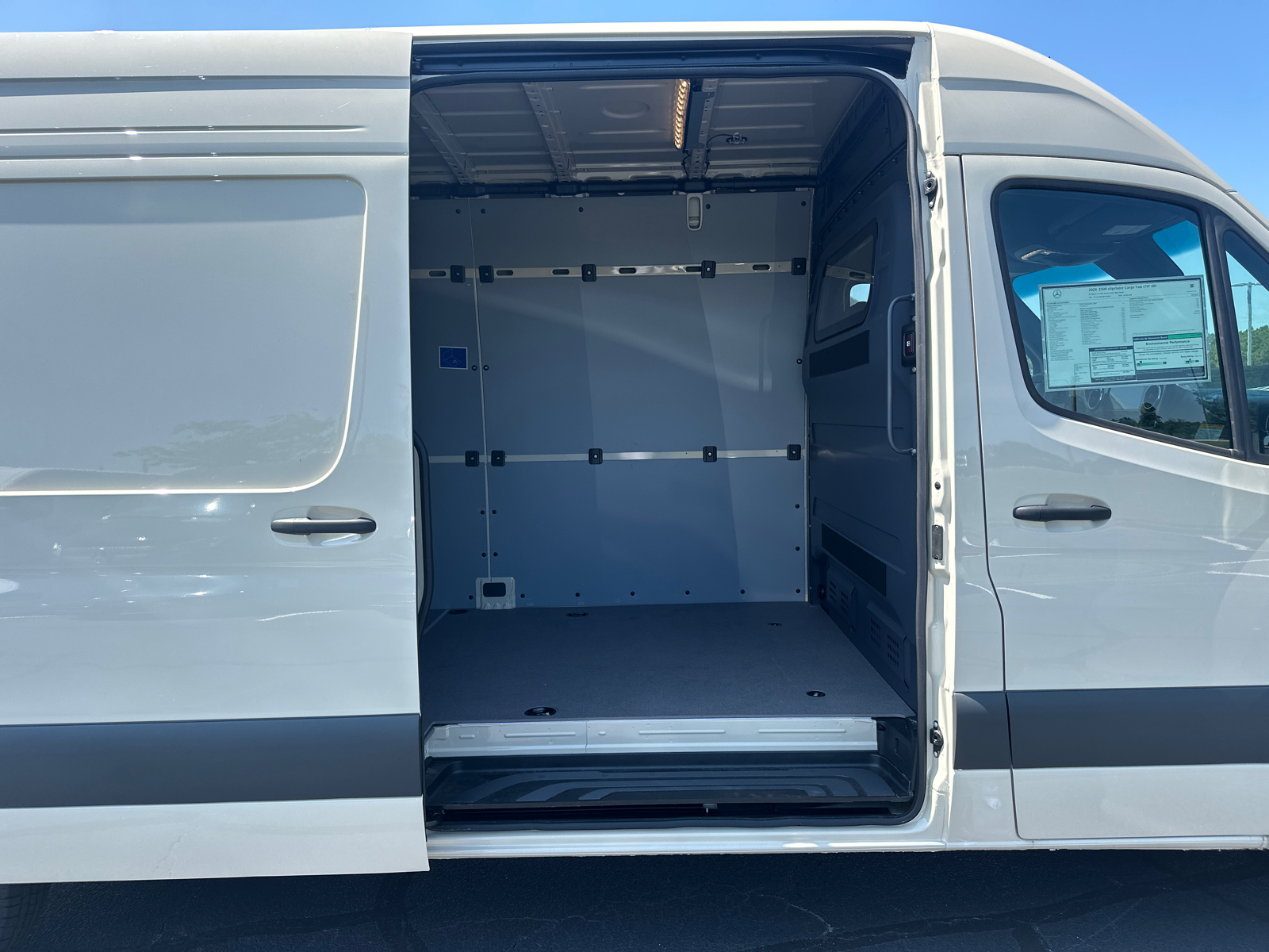 2024 Mercedes-Benz Sprinter 2500 Cargo 170 WB 16