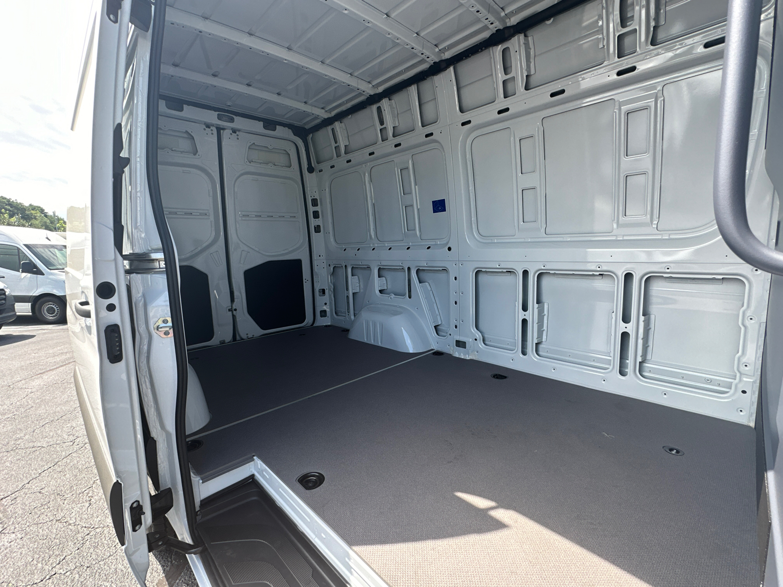 2024 Mercedes-Benz Sprinter 2500 Cargo 144 WB 16