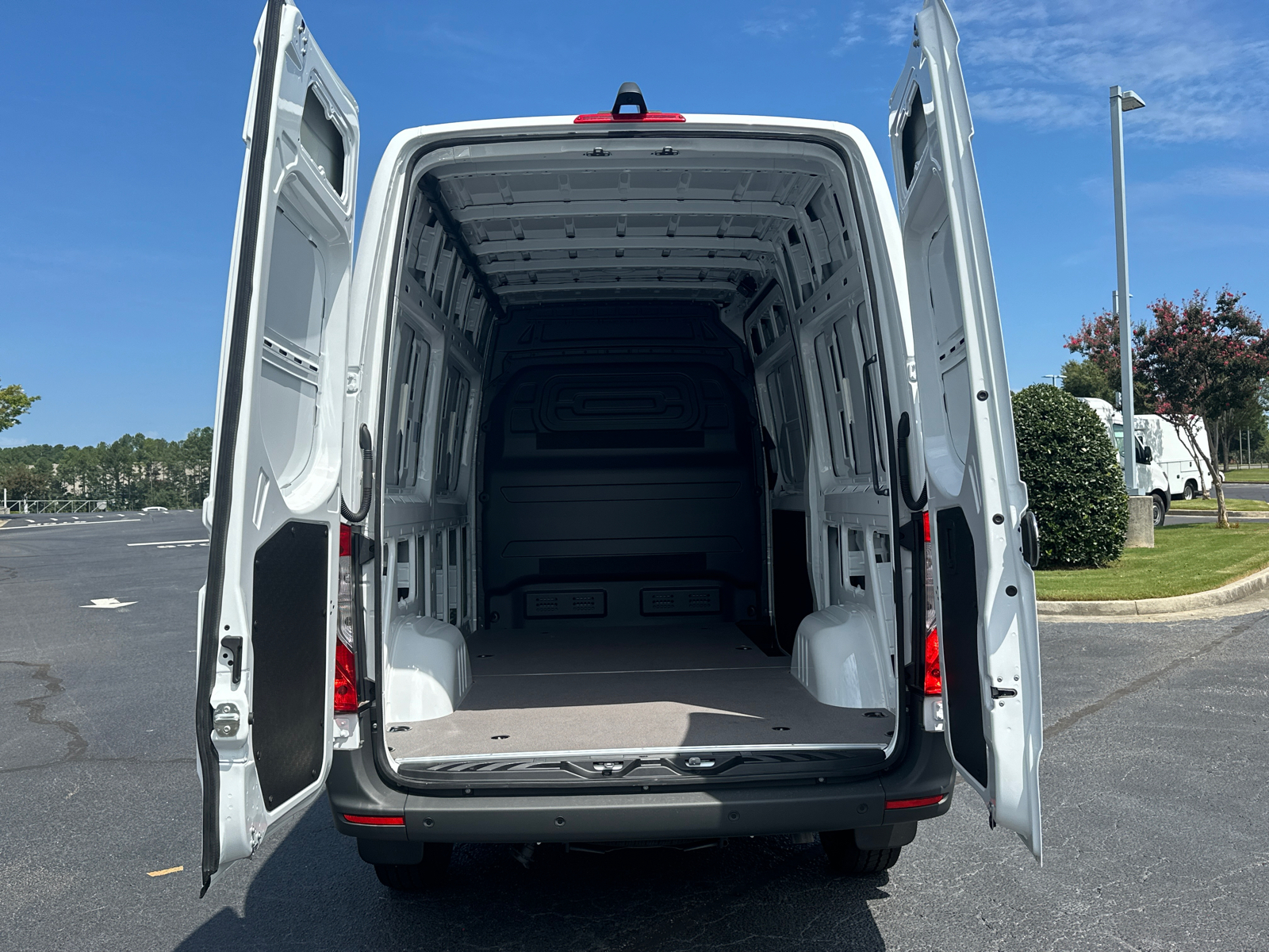 2024 Mercedes-Benz Sprinter 2500 Cargo 144 WB 17