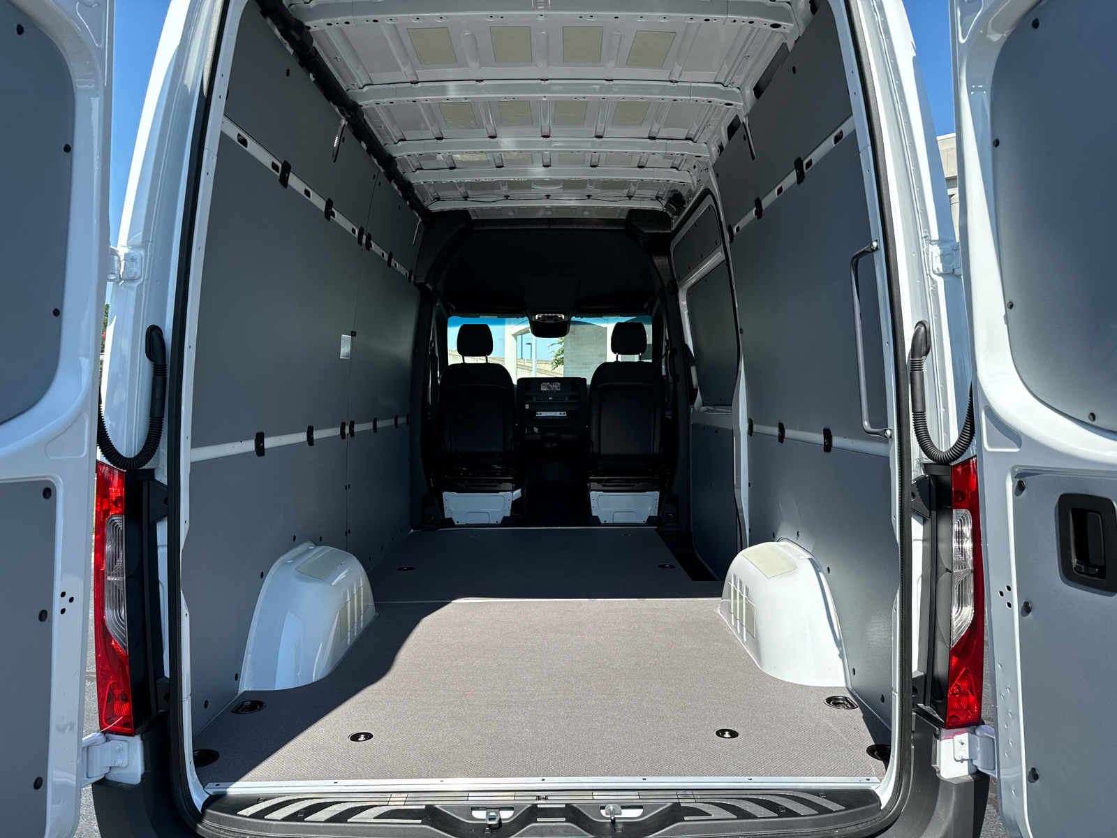 2024 Mercedes-Benz Sprinter 2500 Cargo 144 WB 16