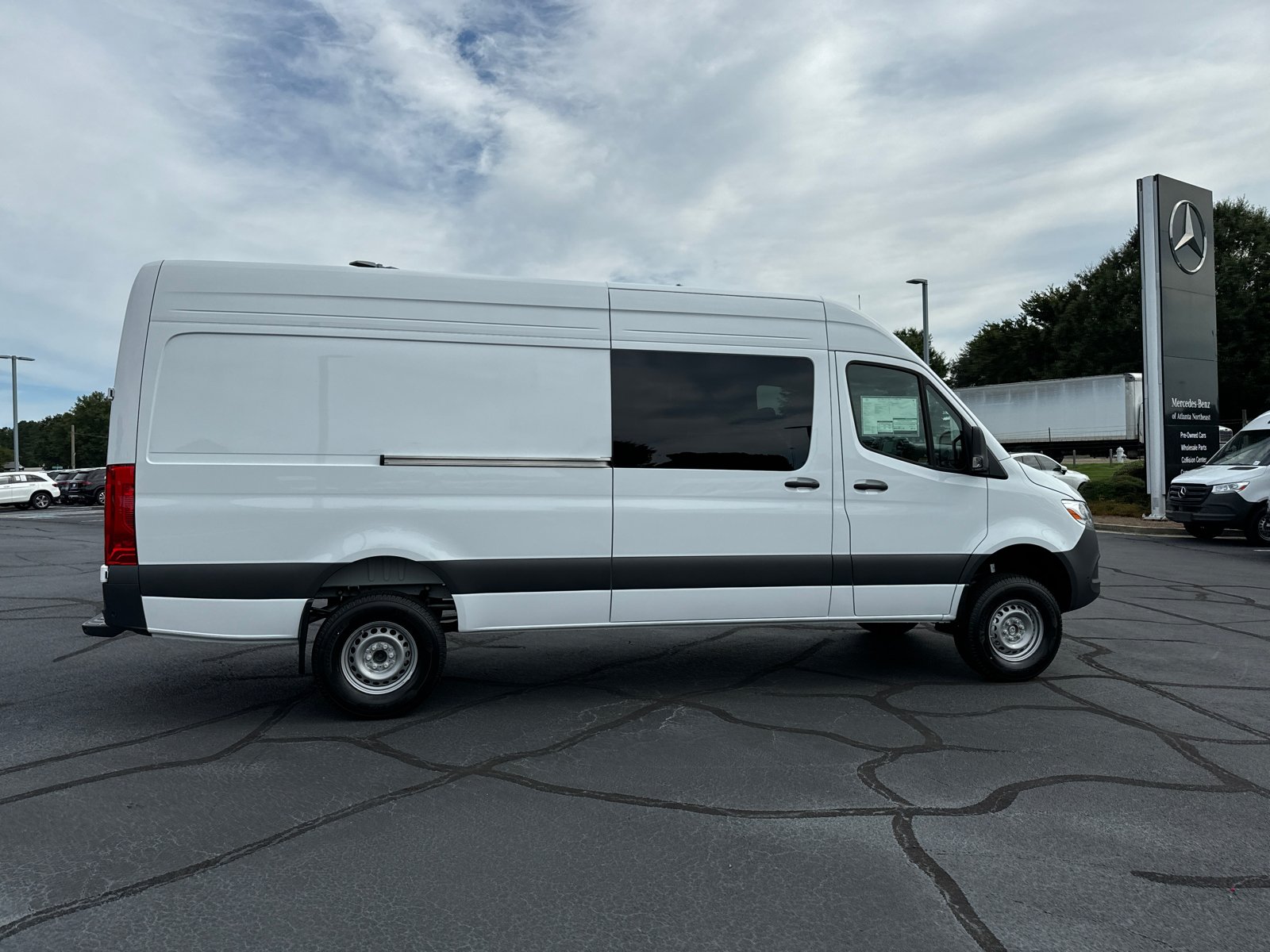 2024 Mercedes-Benz Sprinter 2500 Crew 170 WB 8