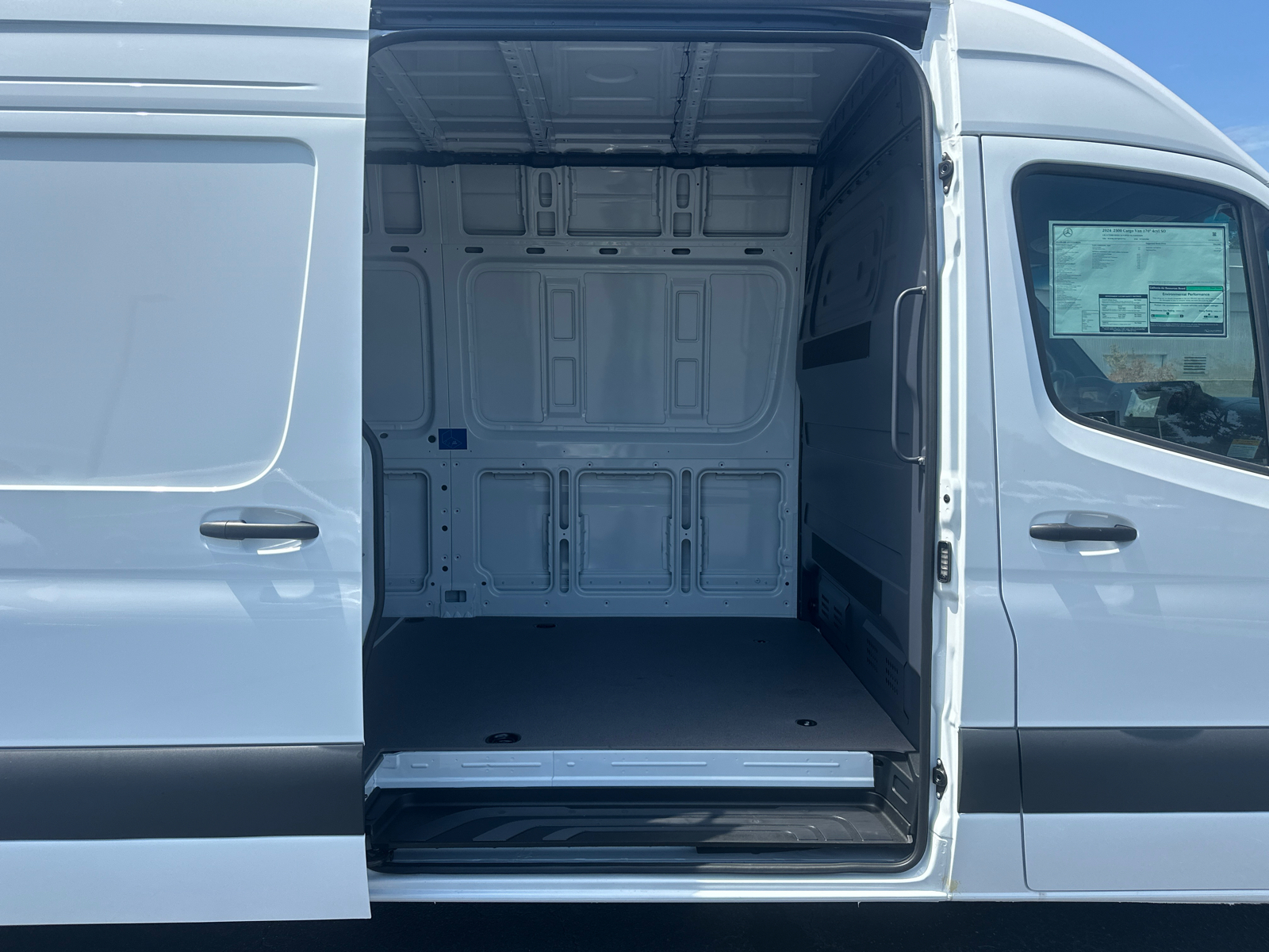 2024 Mercedes-Benz Sprinter 2500 Cargo 170 WB 15